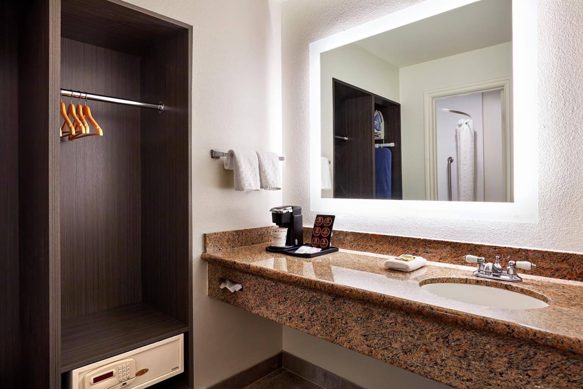 Best Western Plus Meridian Inn & Suites, Anaheim-Orange interior in Orange, CA — gallery photo 2