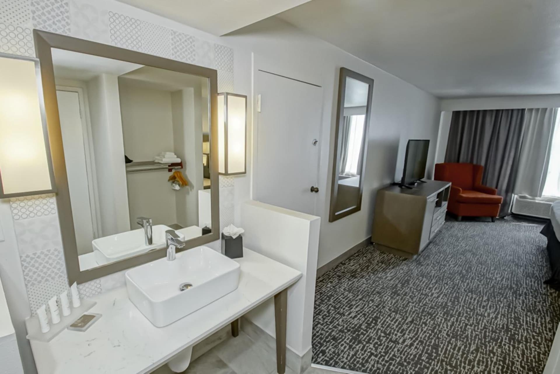 Country Inn & Suites by Radisson, New Orleans I-10 East, LA gallery photo in New Orleans, LA — image 4