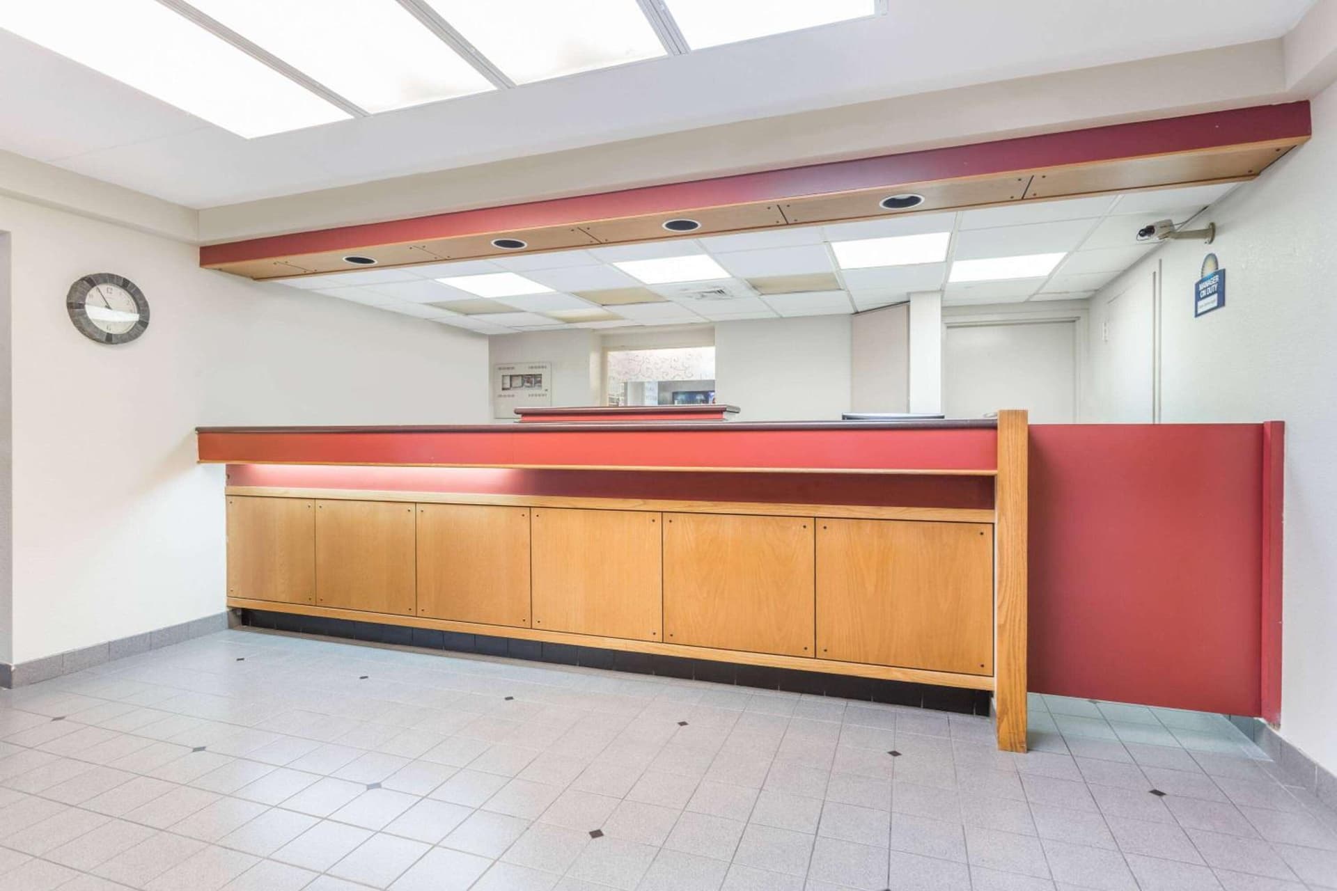 Days Inn by Wyndham Harrisburg North interior in Harrisburg, PA — gallery photo 2