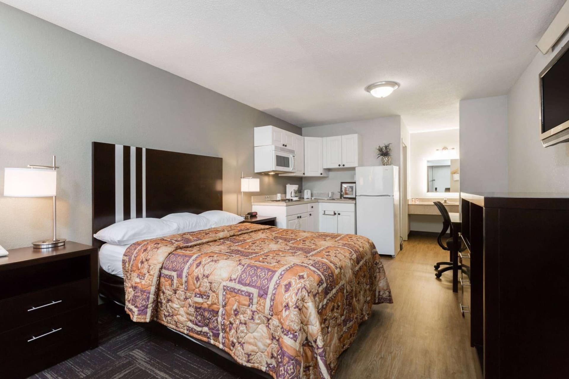 Days Inn by Wyndham Harrisburg North gallery photo in Harrisburg, PA — image 35