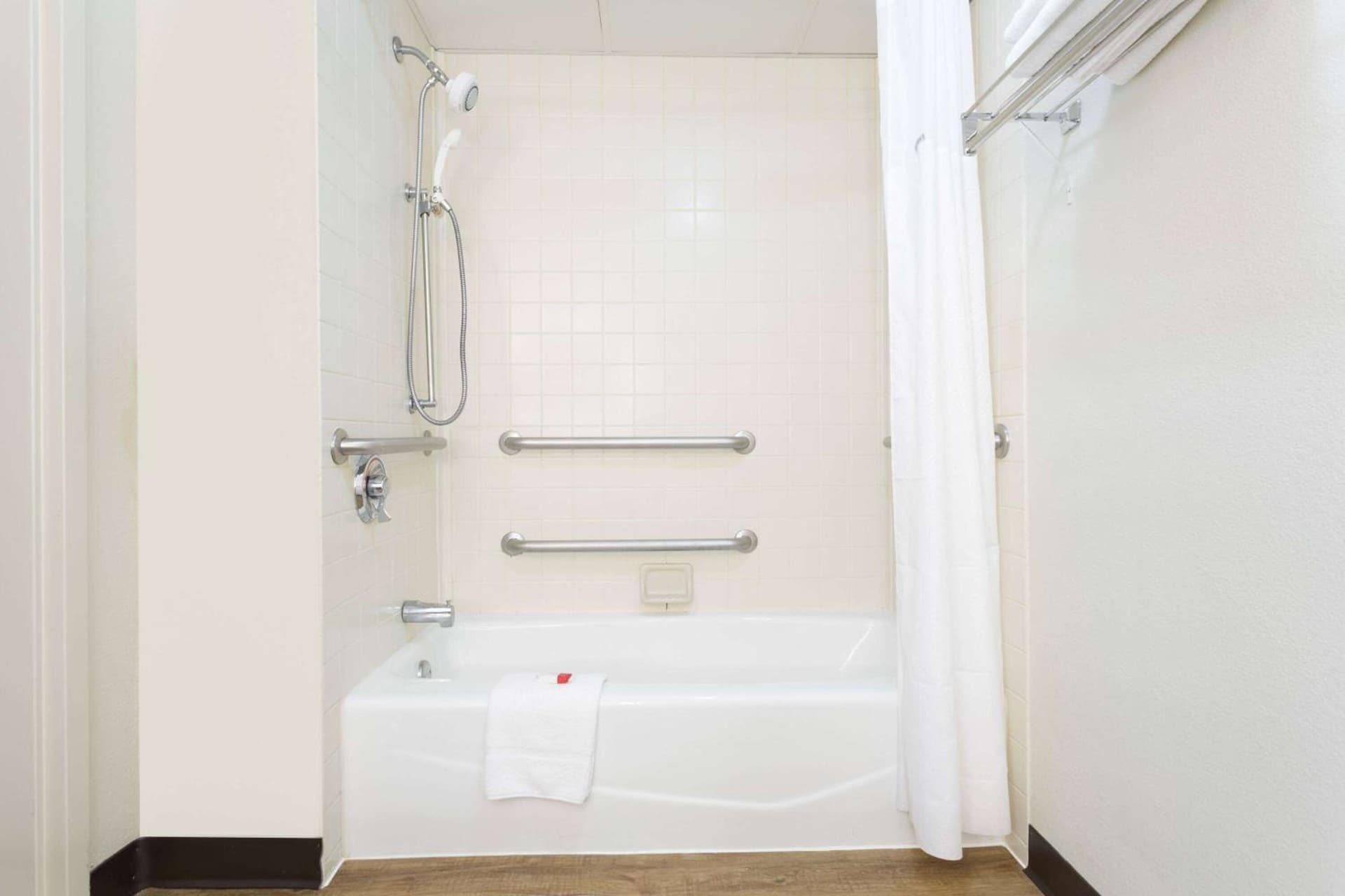 Days Inn by Wyndham Harrisburg North gallery photo in Harrisburg, PA — image 14