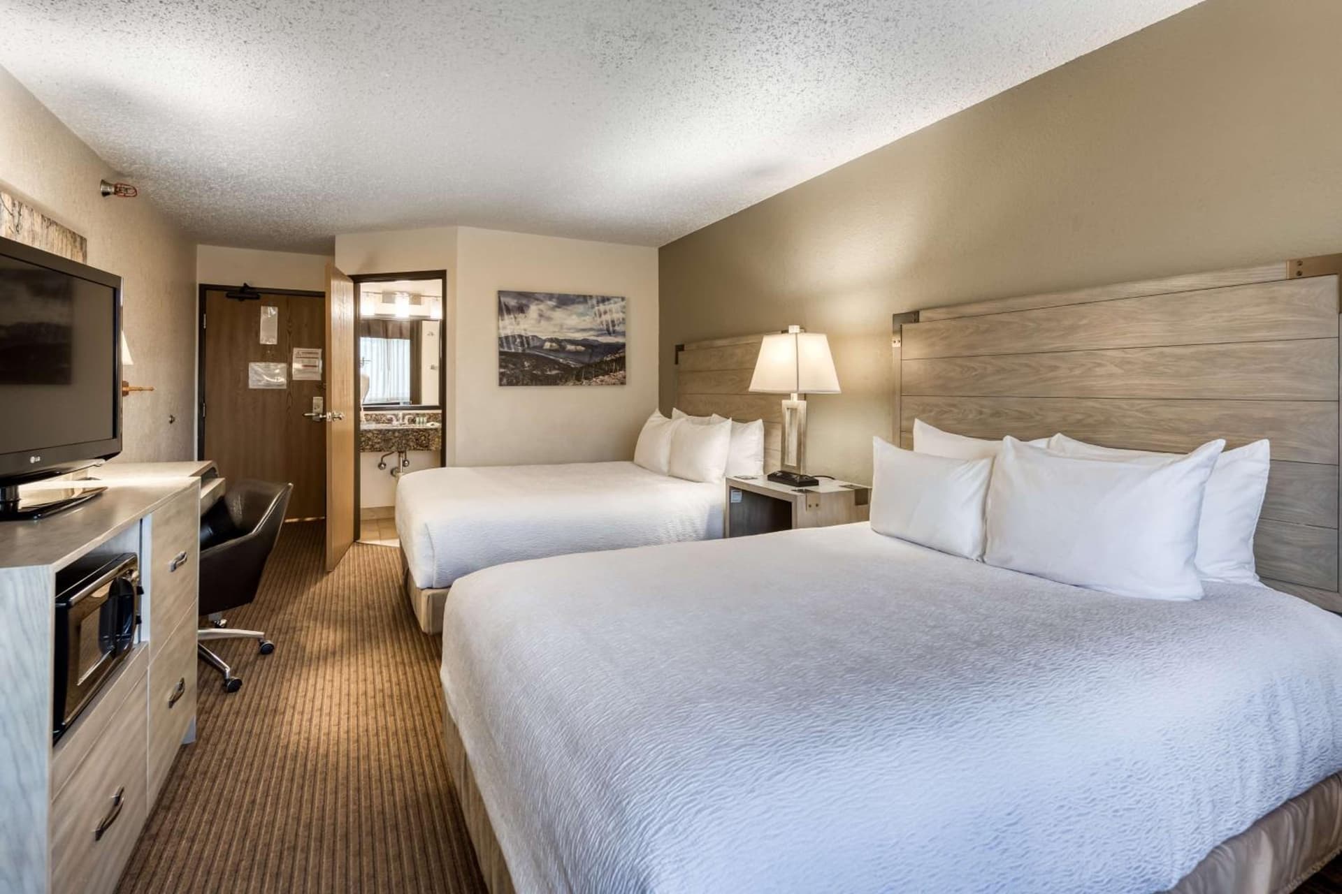 Best Western Alpenglo Lodge property views in Winter Park, CO — gallery photo 3