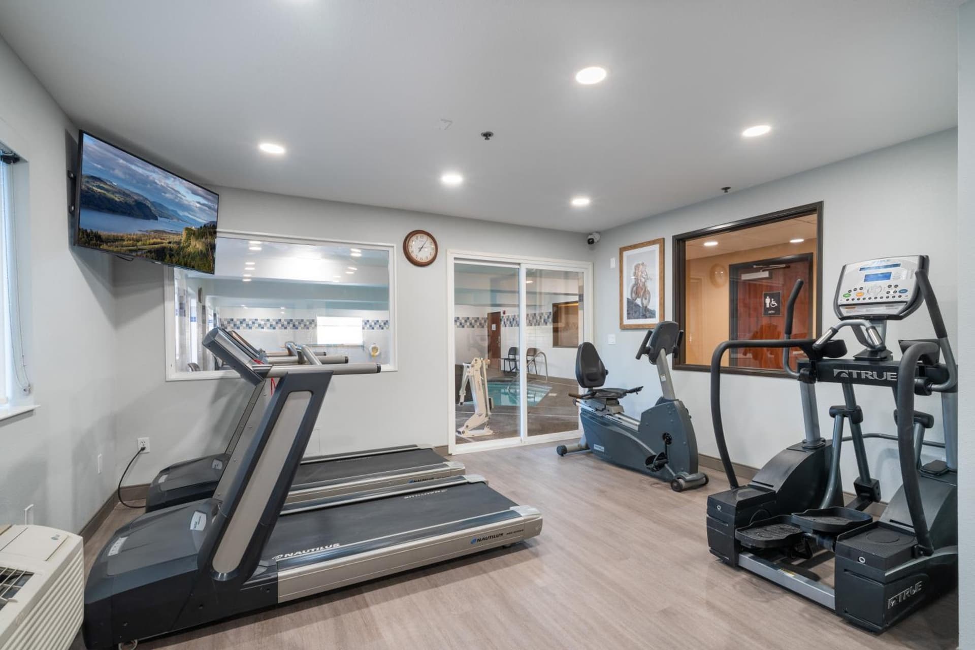 Best Western Lake Oswego Hotel & Suites gallery photo in Lake Oswego, OR — image 48