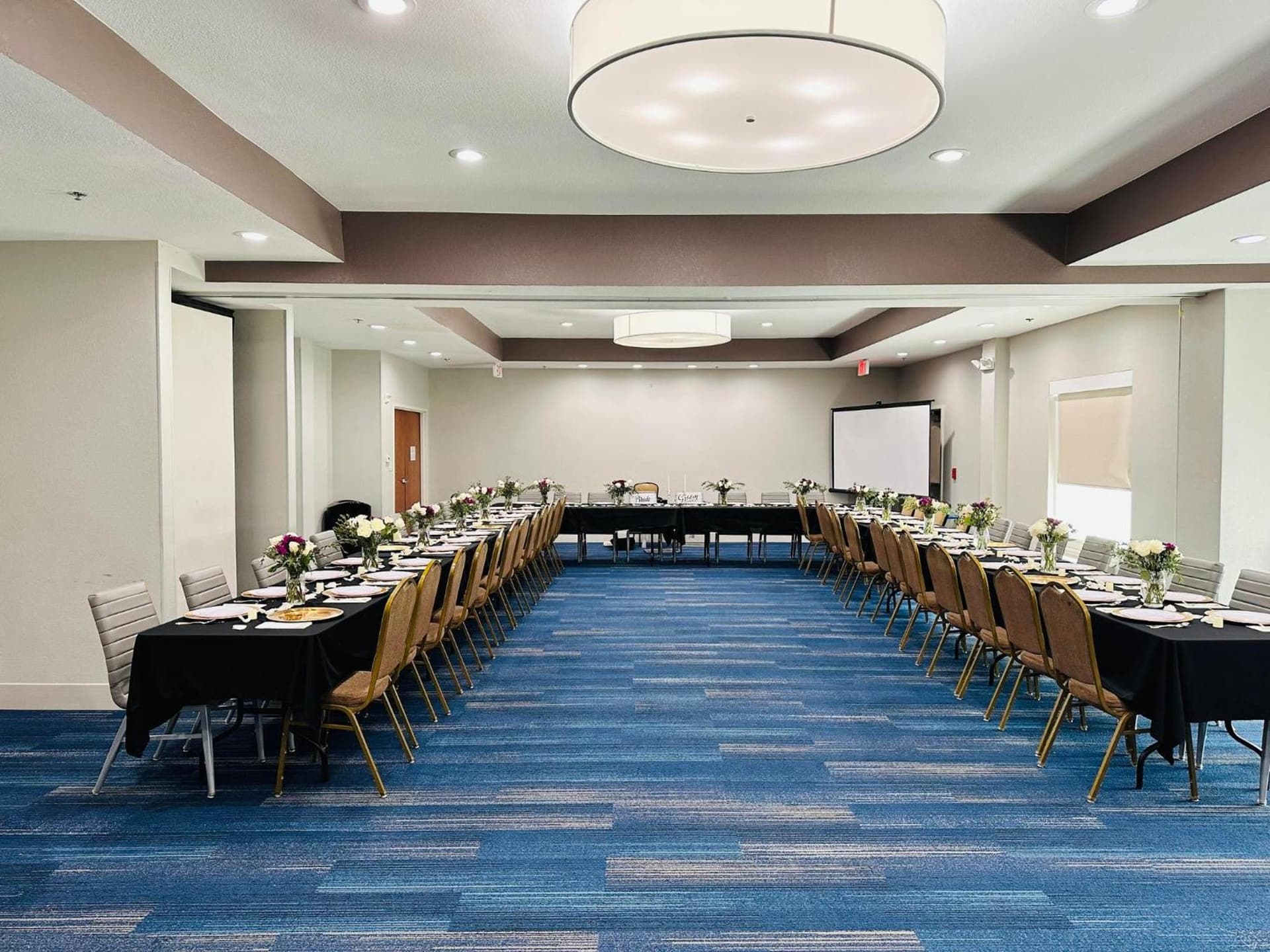 Holiday Inn Express Hotel & Suites Mansfield by IHG gallery photo in Mansfield, TX — image 9