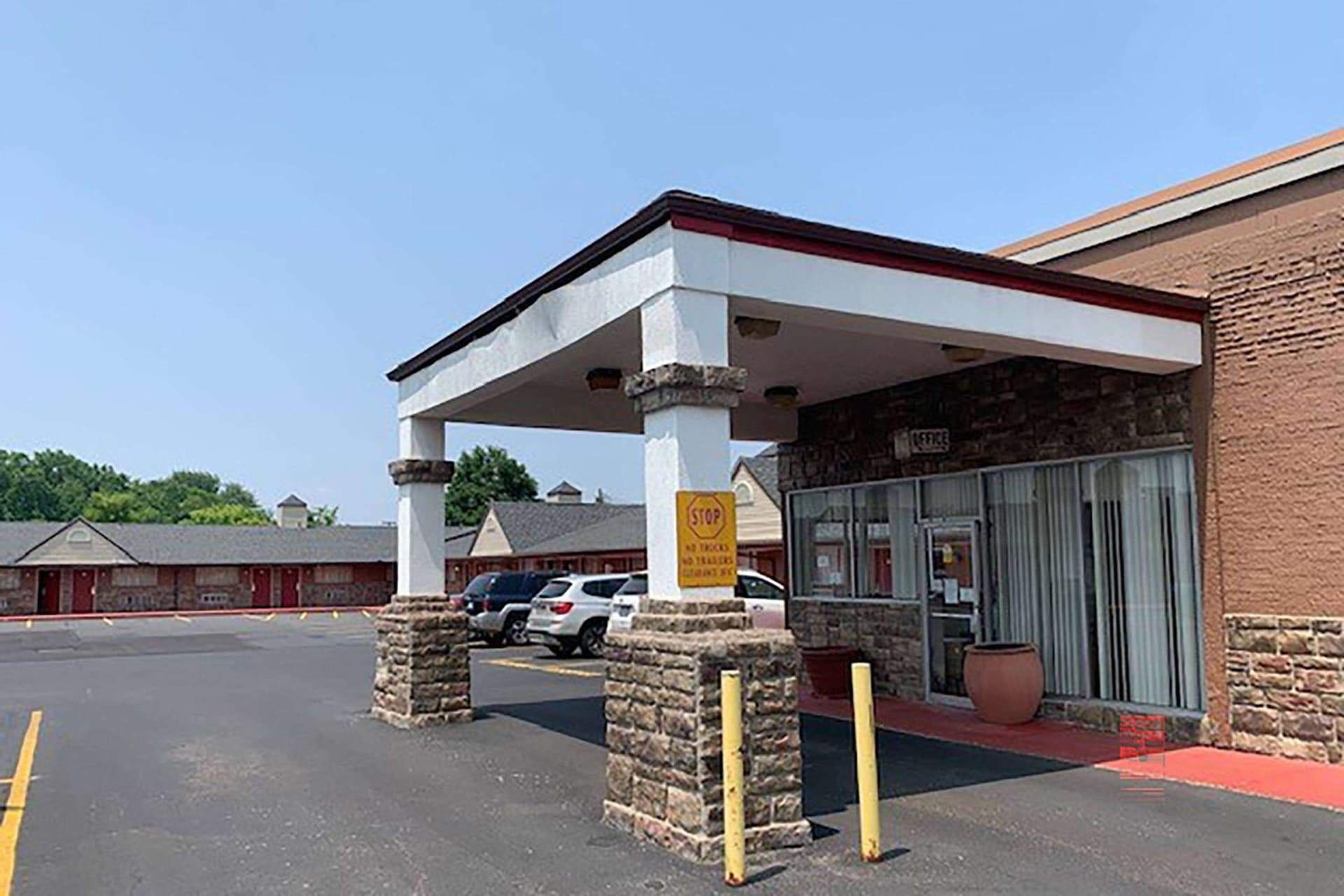 Super 8 by Wyndham Youngstown Girard interior in Youngstown, OH — gallery photo 2