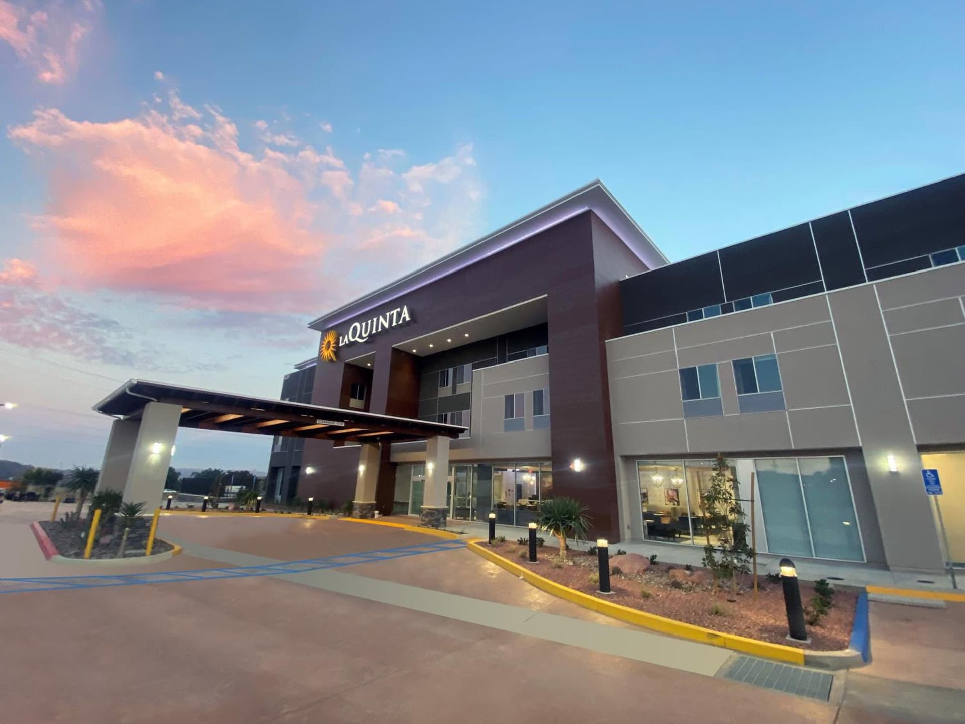 La Quinta Inn & Suites by Wyndham Yucaipa gallery photo in Yucaipa, CA — image 69