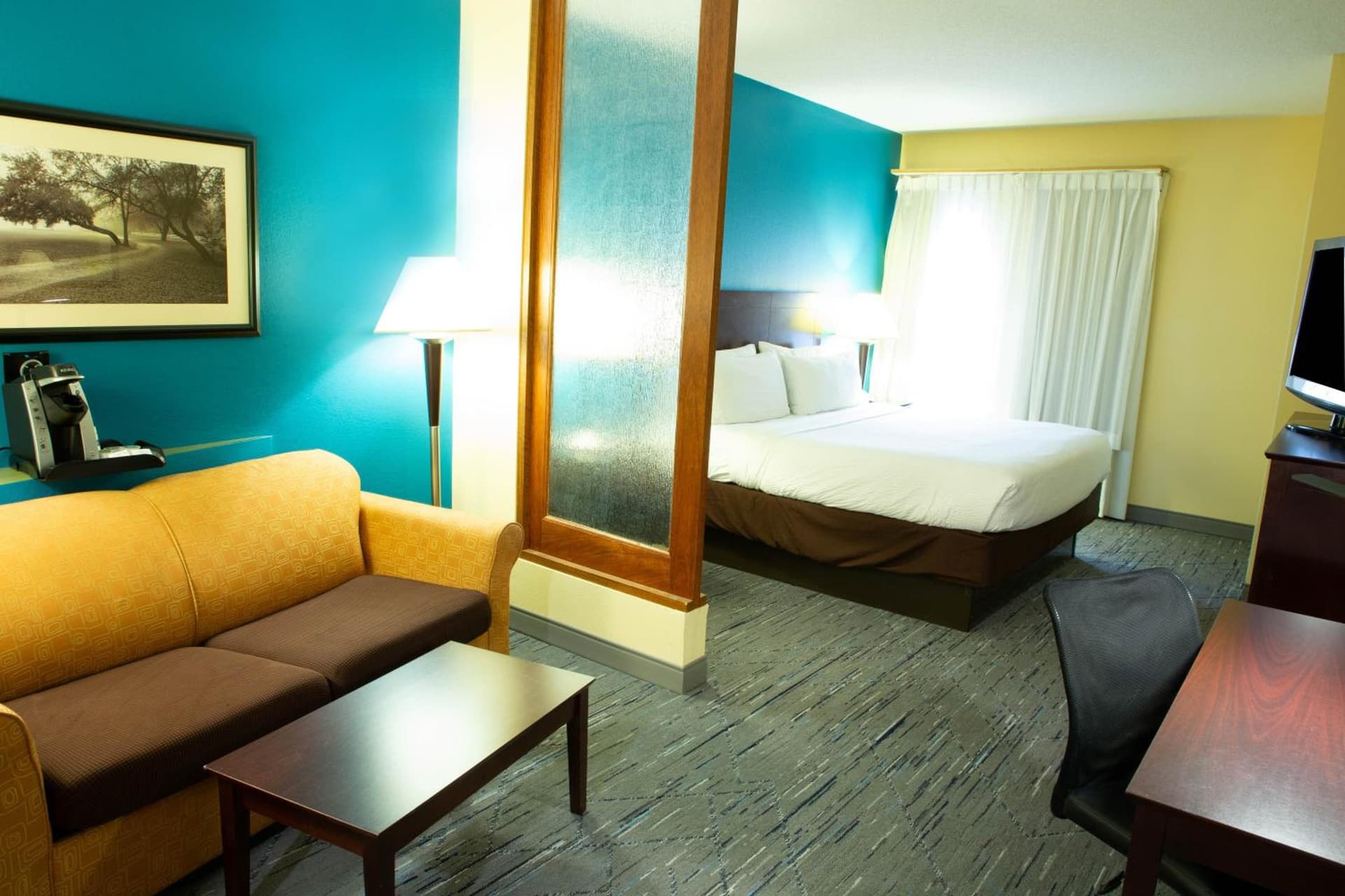 Holiday Inn Express & Suites Harrisburg West property views in Mechanicsburg, PA — gallery photo 3