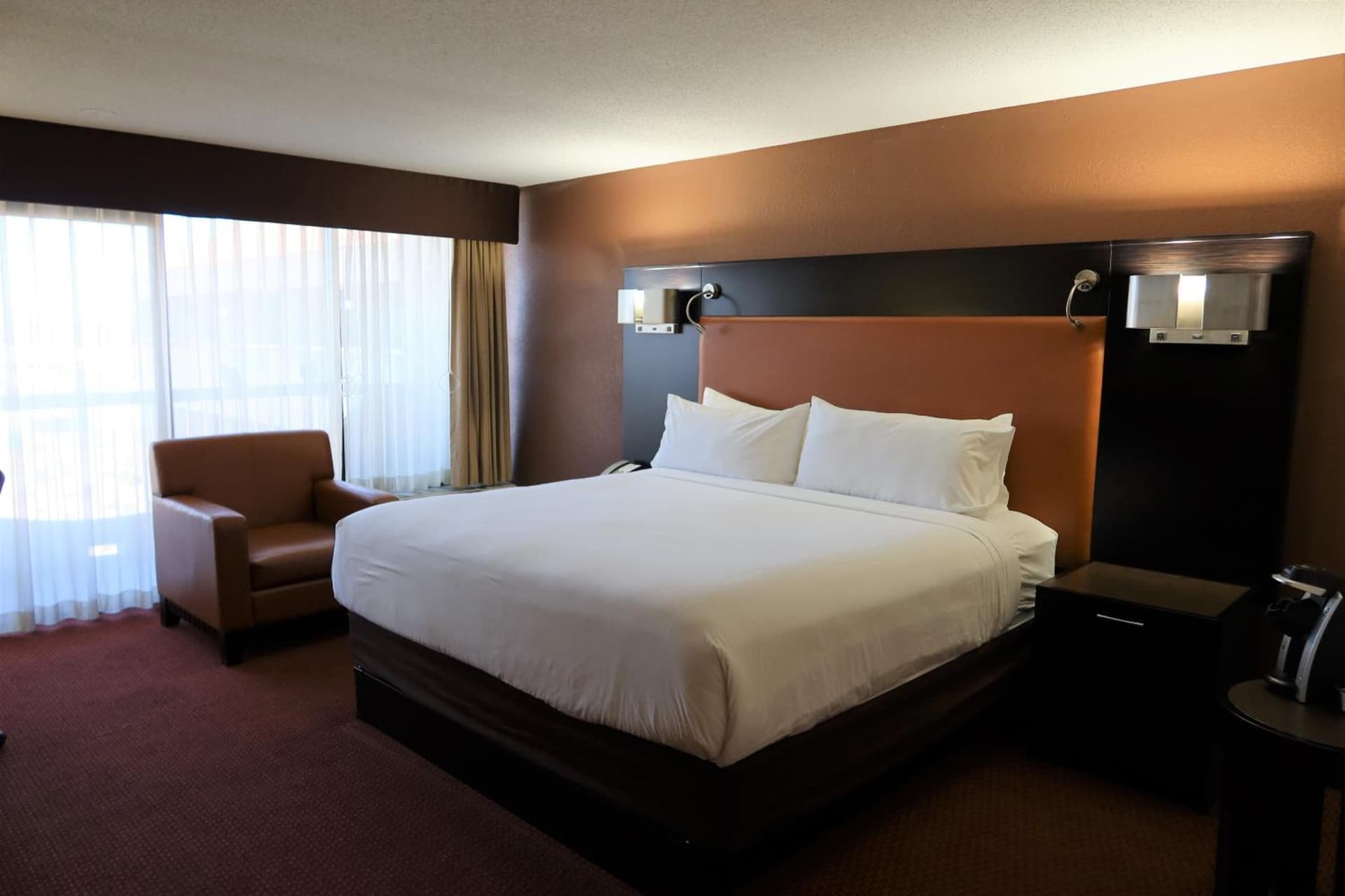 GreenTree Hotel Phoenix West gallery photo in Phoenix, AZ — image 10
