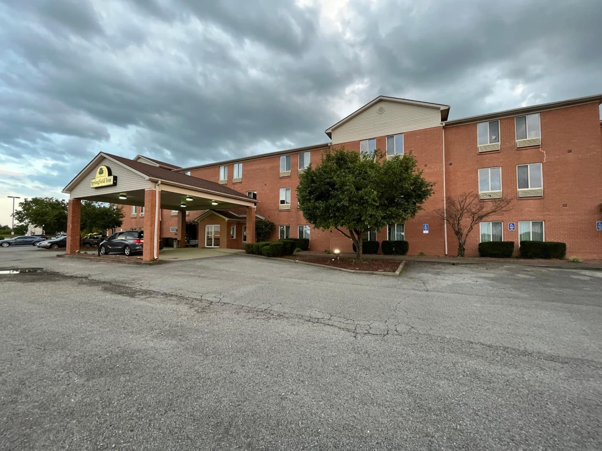 Springfield Inn featured exterior or lobby in Springfield, KY — similar hotel