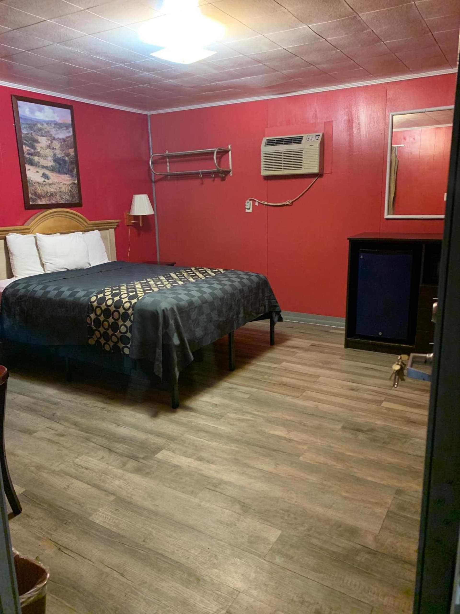 Budget Inn interior in Monroeville, AL — gallery photo 2