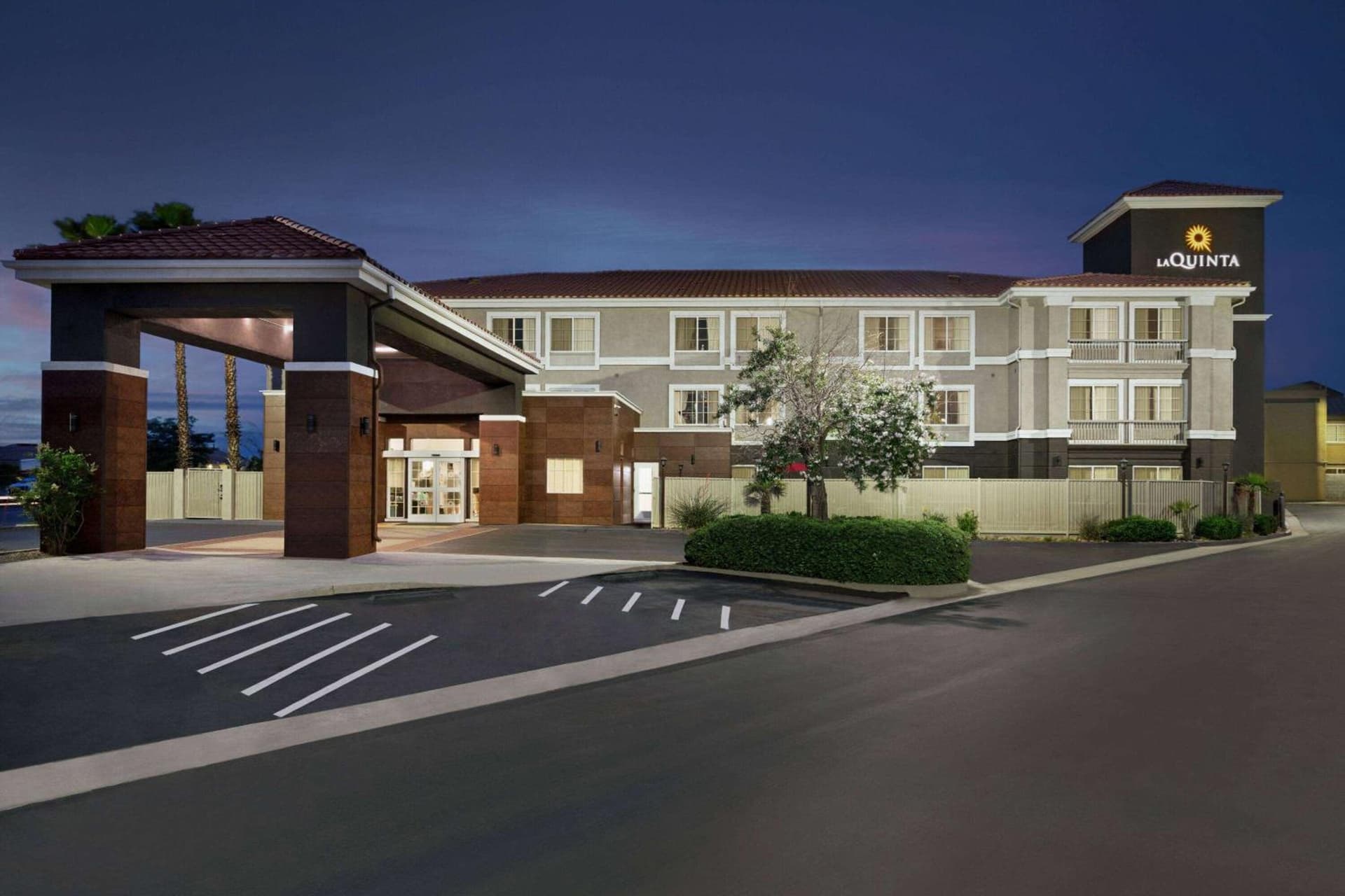 La Quinta by Wyndham Hesperia Victorville interior in Hesperia, CA — gallery photo 2