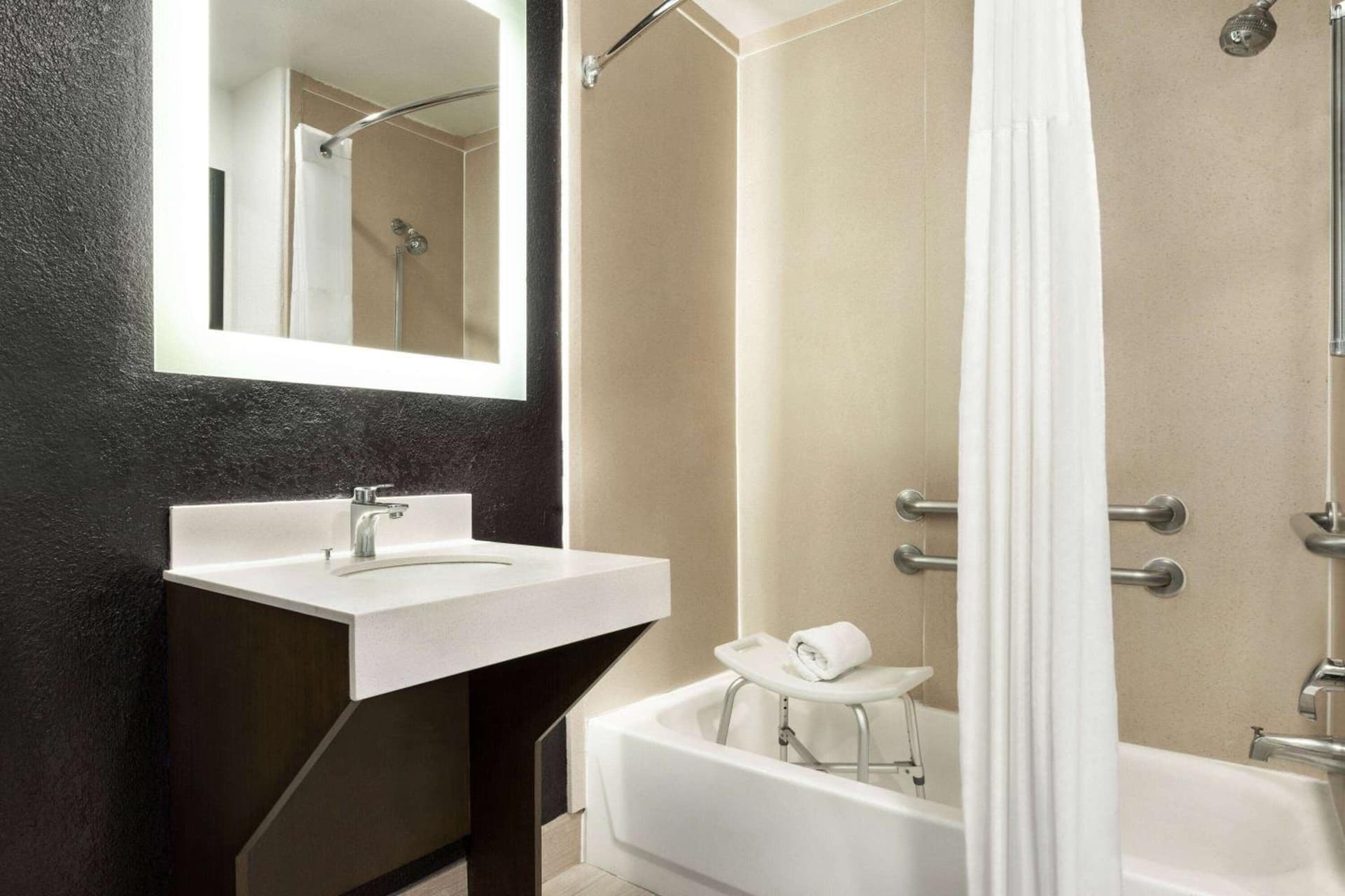 La Quinta by Wyndham Hesperia Victorville gallery photo in Hesperia, CA — image 48