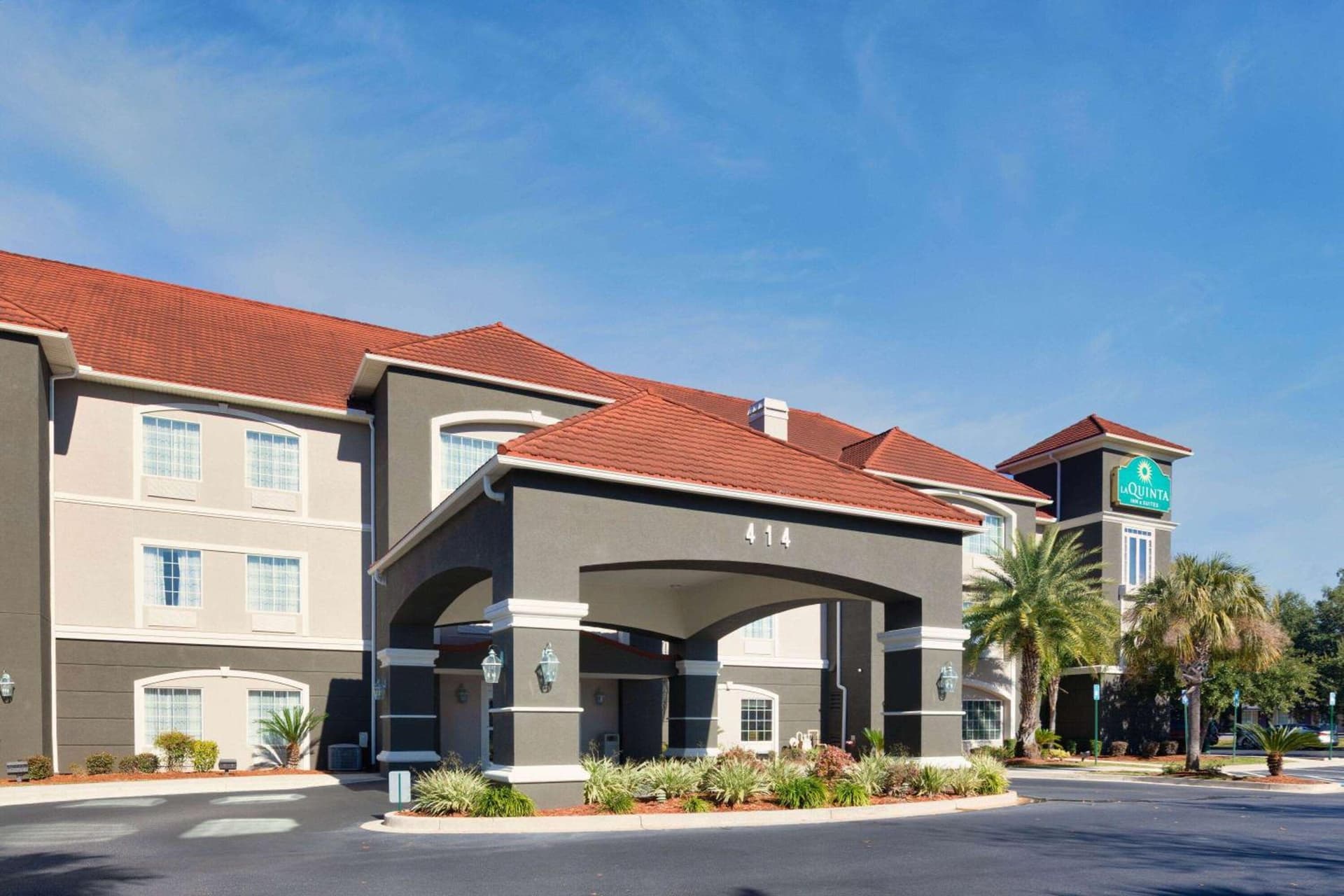 La Quinta by Wyndham Savannah Airport - Pooler interior in Savannah, GA — gallery photo 2