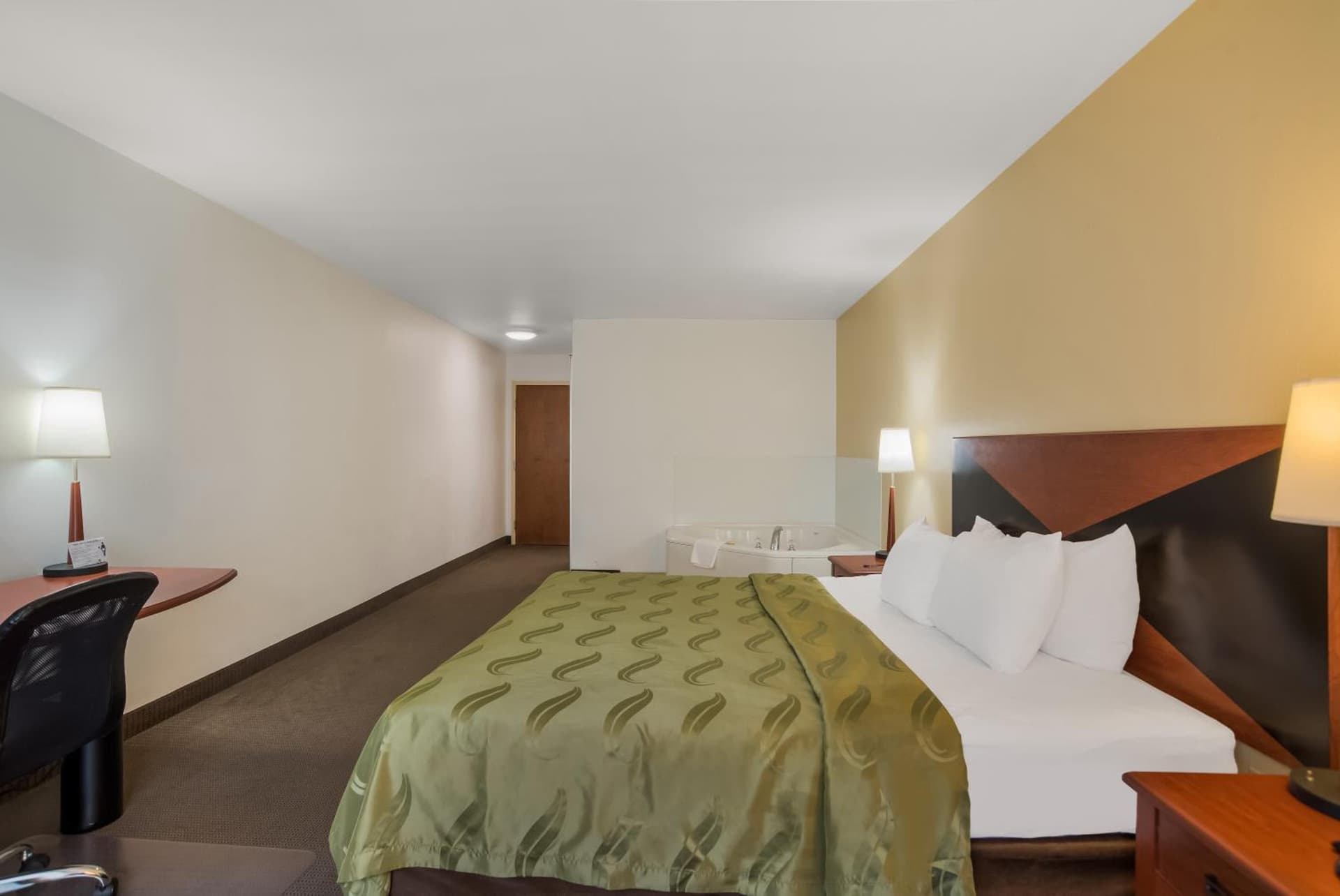 Quality Inn & Suites Chambersburg Northeast gallery photo in Chambersburg, PA — image 35