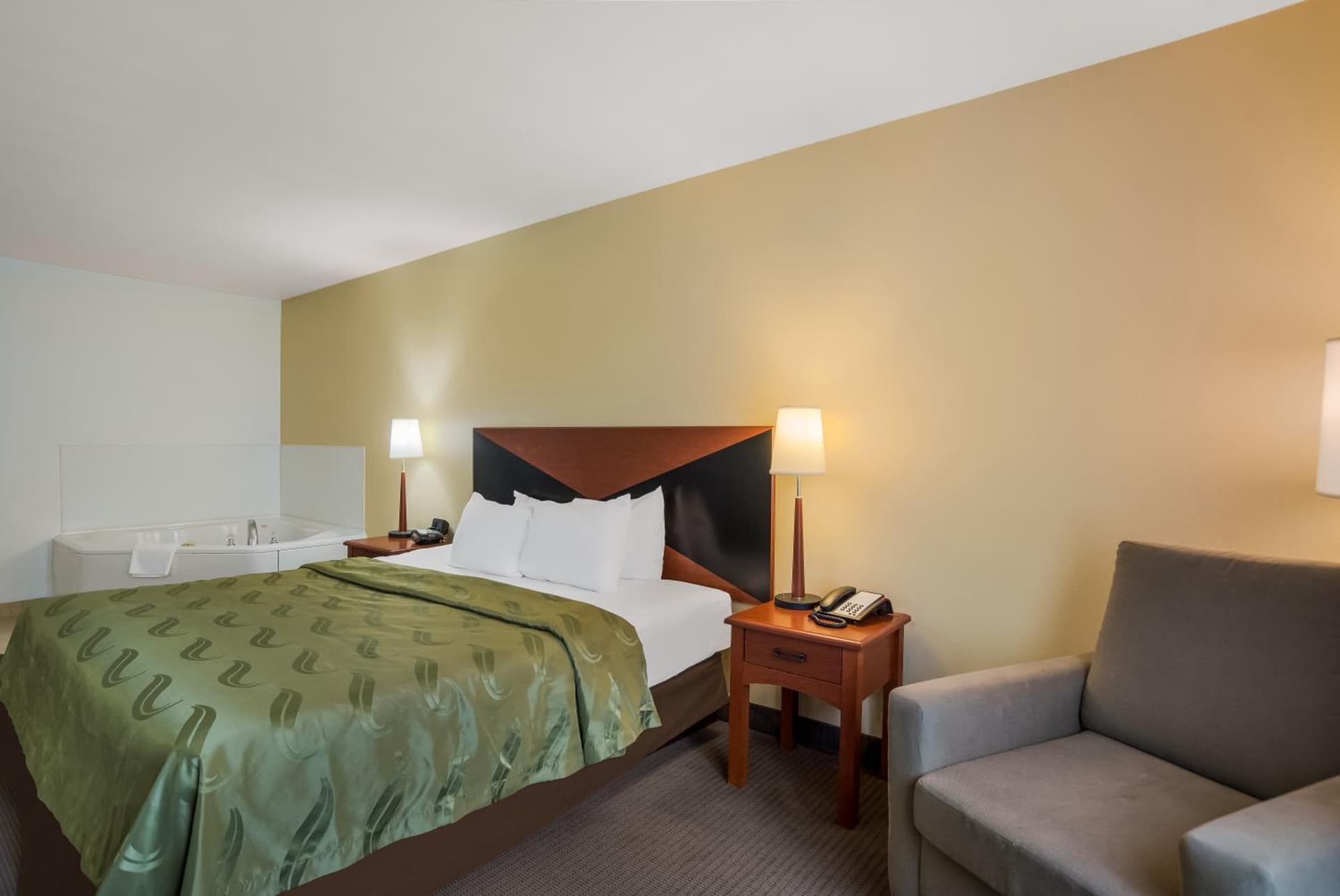 Quality Inn & Suites Chambersburg Northeast gallery photo in Chambersburg, PA — image 10