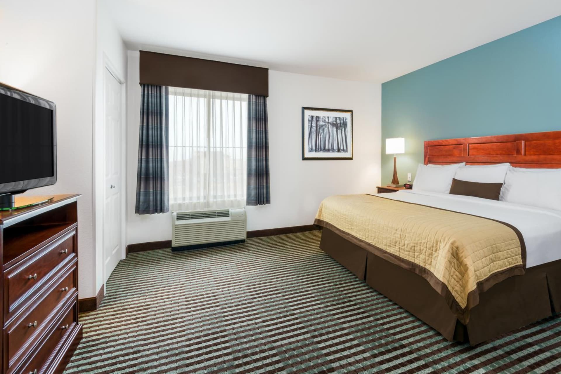 Baymont by Wyndham Denver International Airport property views in Denver, CO — gallery photo 3