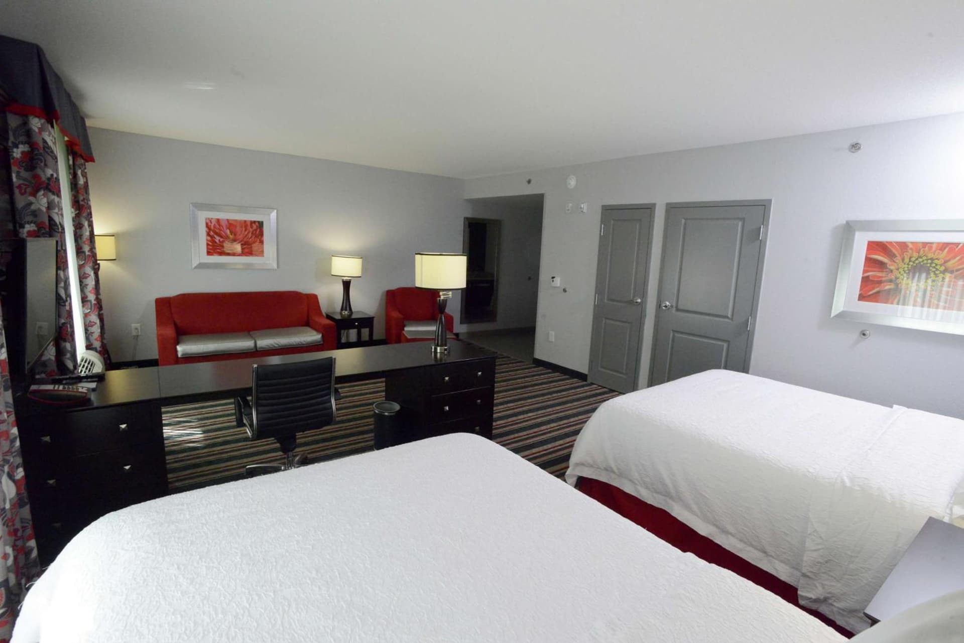 Hampton Inn & Suites Albany at Albany Mall interior in Albany, GA — gallery photo 2