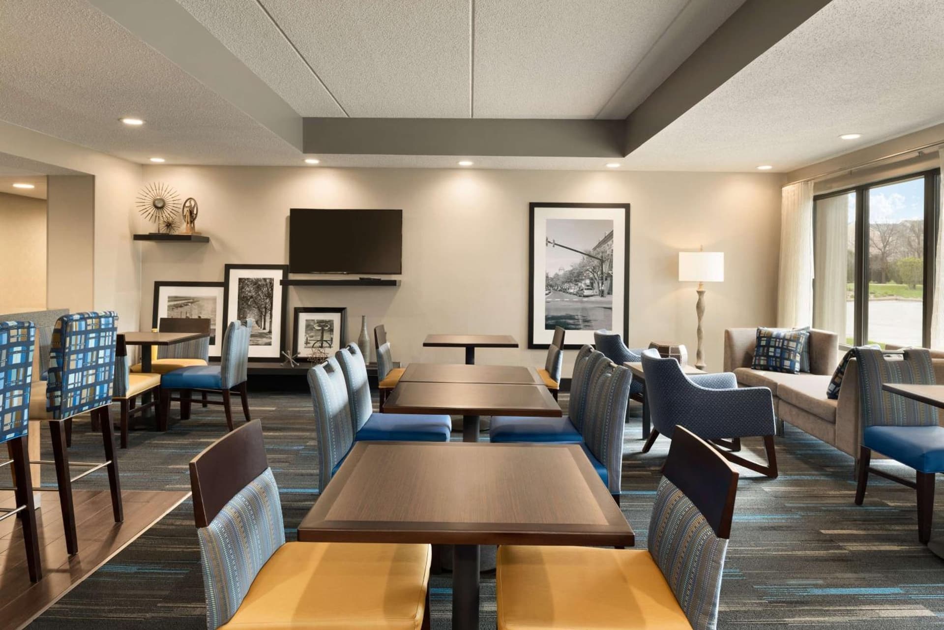 Hampton Inn Appleton-Fox River Mall Area gallery photo in Appleton, WI — image 15
