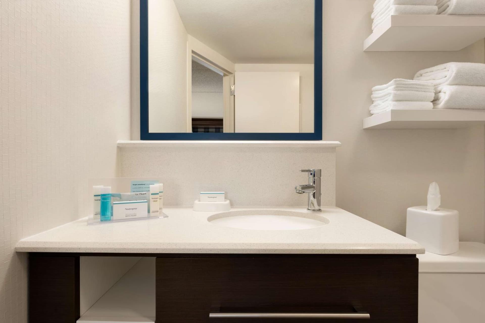 Hampton Inn Appleton-Fox River Mall Area gallery photo in Appleton, WI — image 23