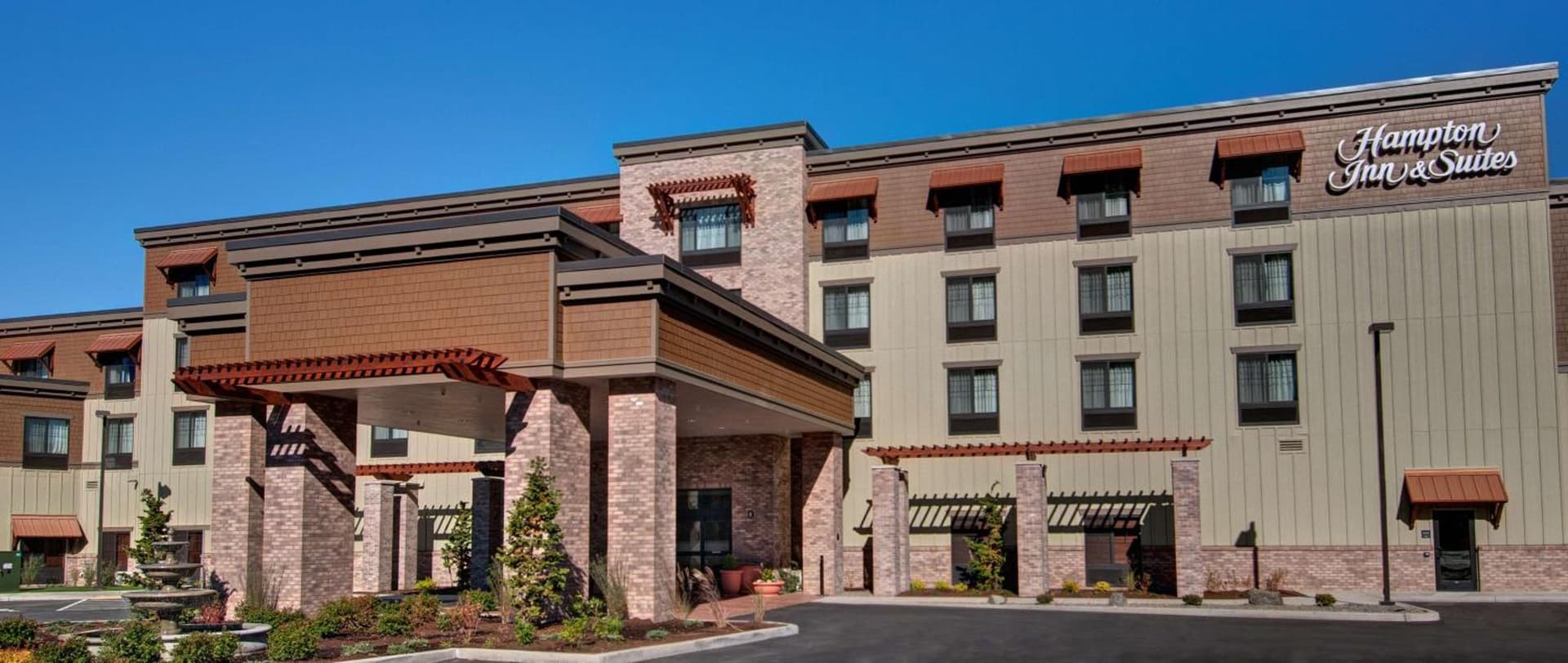 Hampton Inn & Suites Astoria featured exterior or lobby in Astoria, Oregon, OR — similar hotel