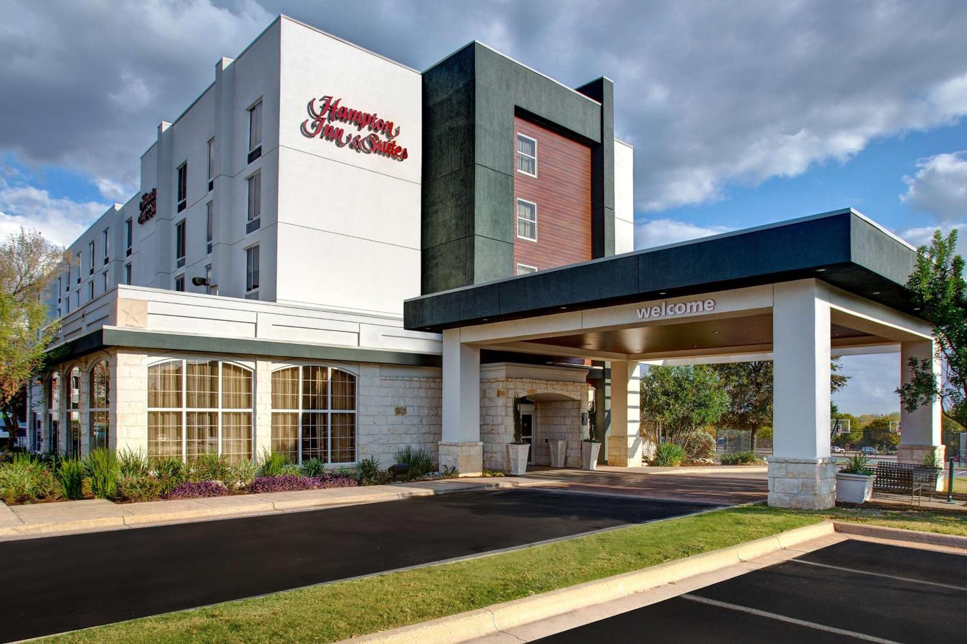 Hampton Inn & Suites-Austin Airport interior in Austin, TX — gallery photo 2