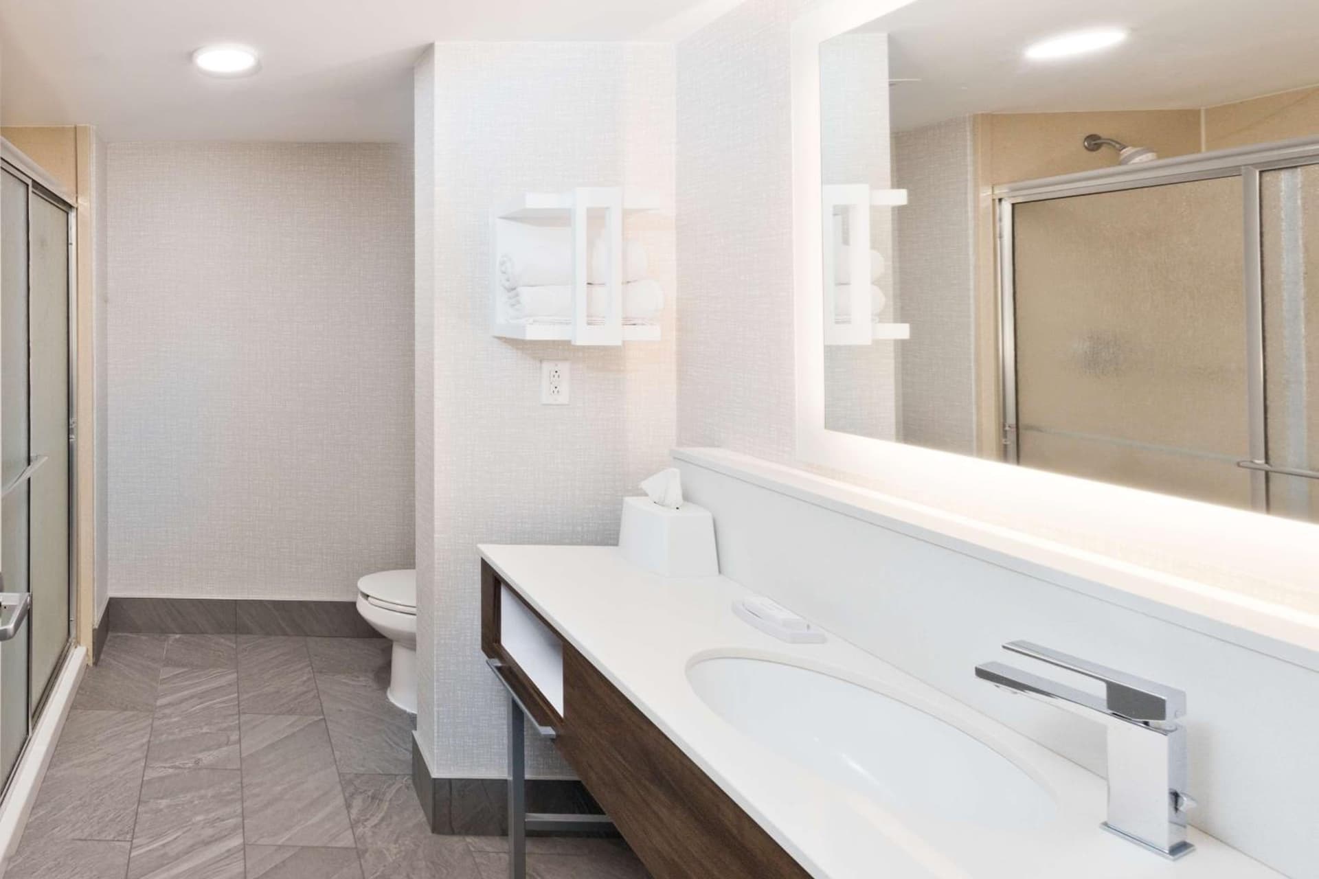 Hampton Inn & Suites Lanett/West Point gallery photo in Lanett, AL — image 33