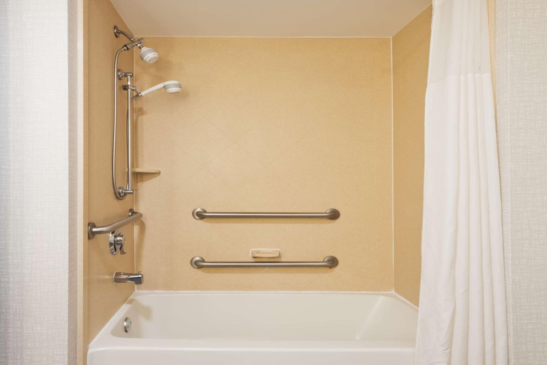 Hampton Inn & Suites Lanett/West Point gallery photo in Lanett, AL — image 36