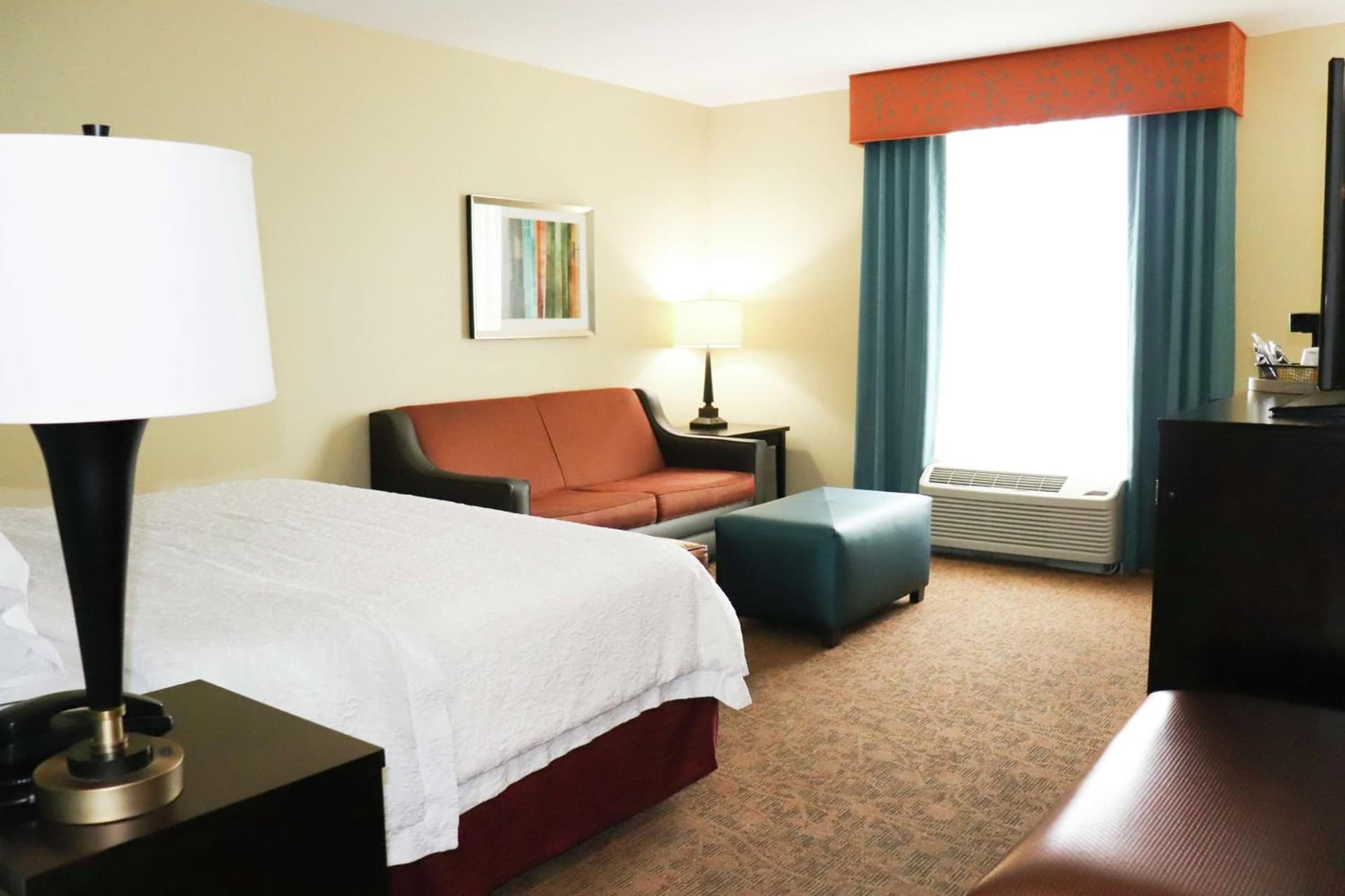 Hampton Inn Austin Oak Hill interior in Austin, TX — gallery photo 2