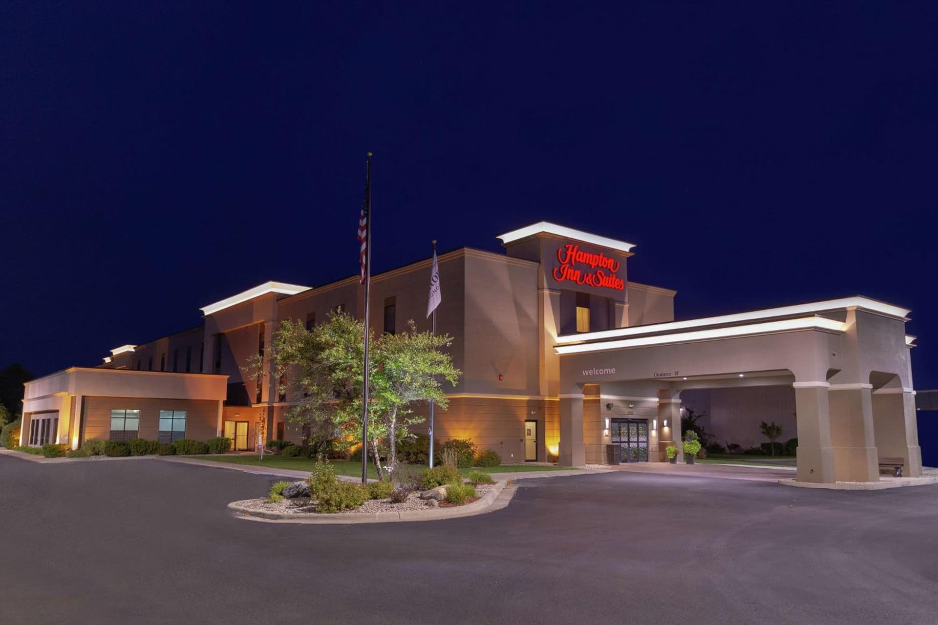 Hampton Inn and Suites Alexandria interior in Alexandria, MN — gallery photo 2