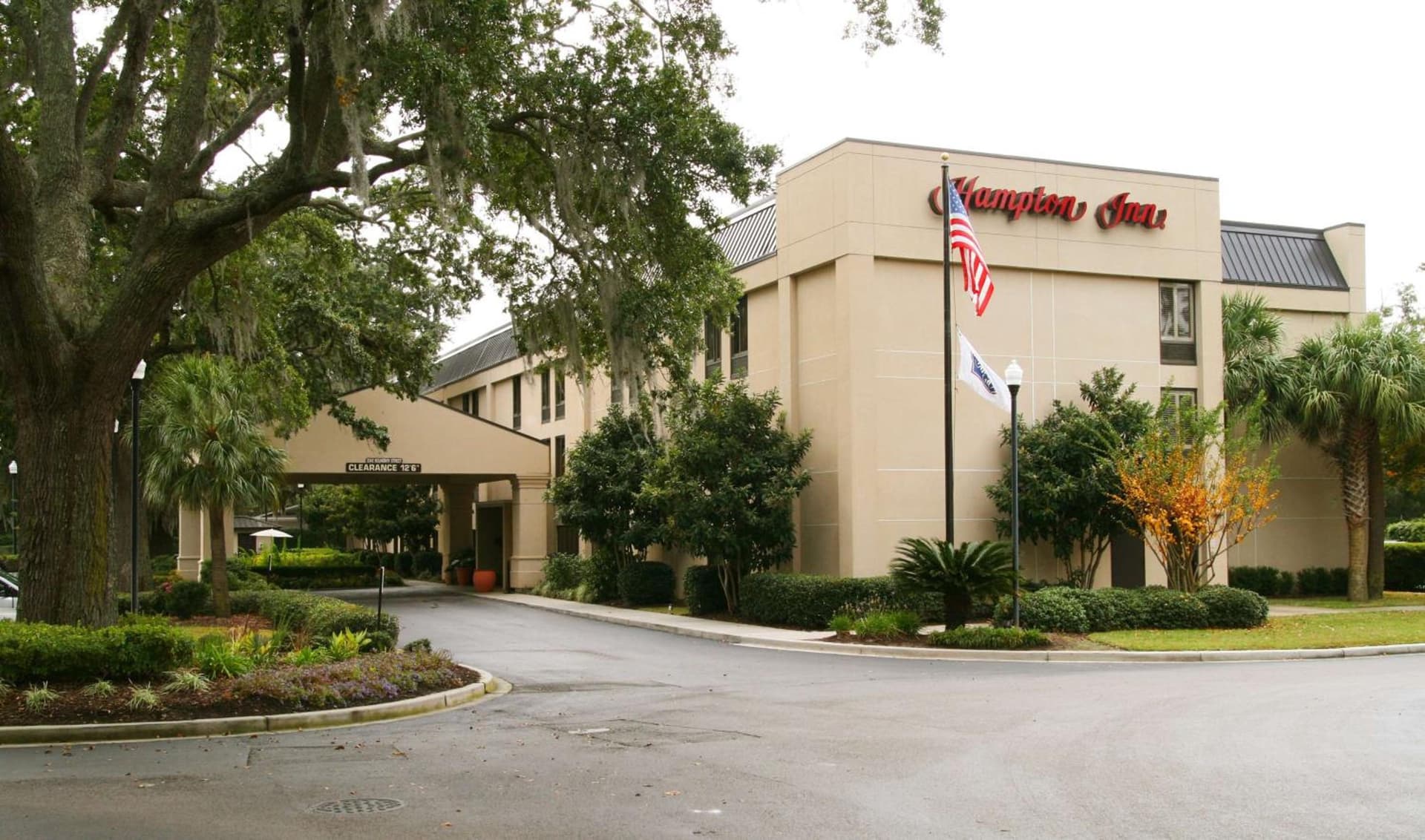 Hampton Inn Beaufort interior in Beaufort, SC — gallery photo 2