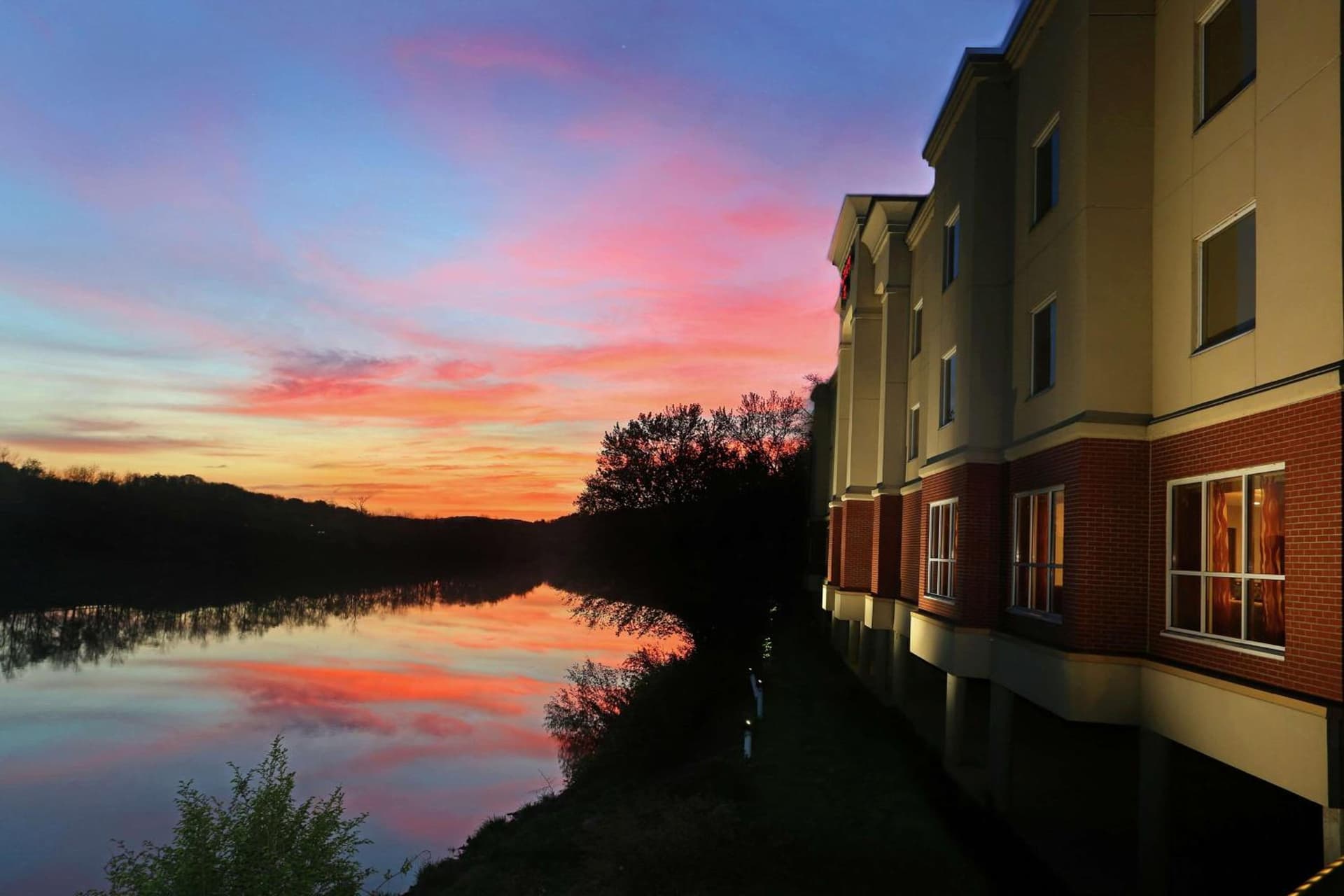 Hampton Inn Owego interior in Owego — gallery photo 2