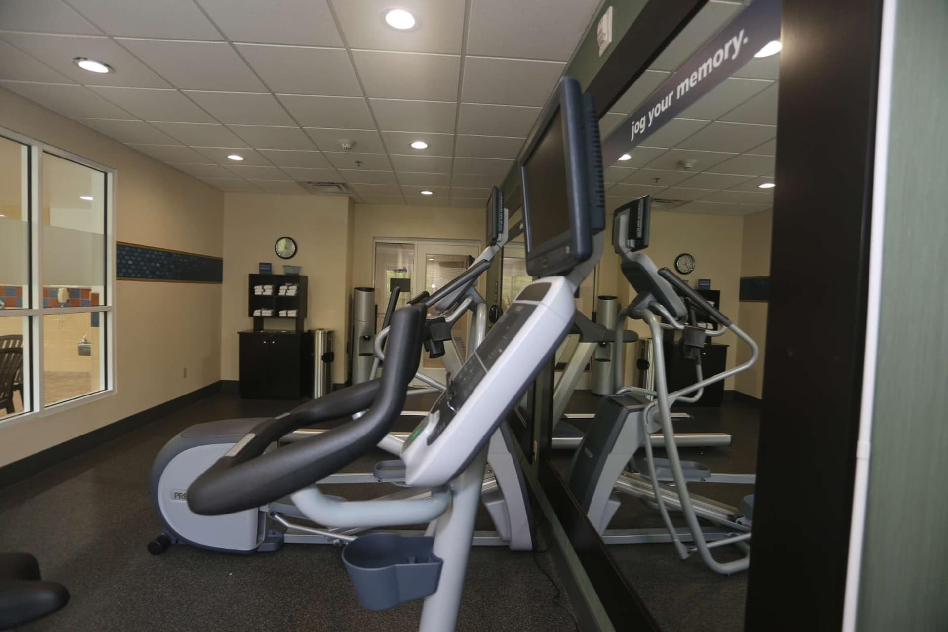 Hampton Inn Owego gallery photo in Owego — image 13