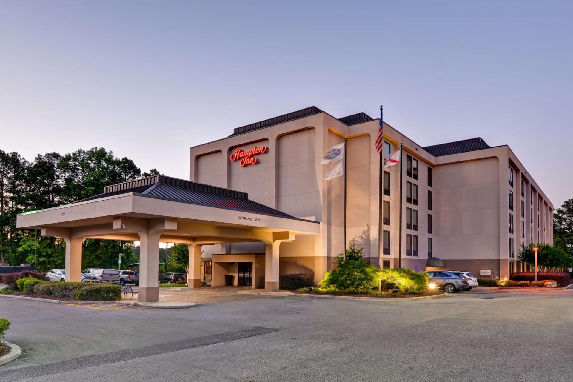 Hampton Inn Birmingham/Mountain Brook interior in Birmingham, AL — gallery photo 2