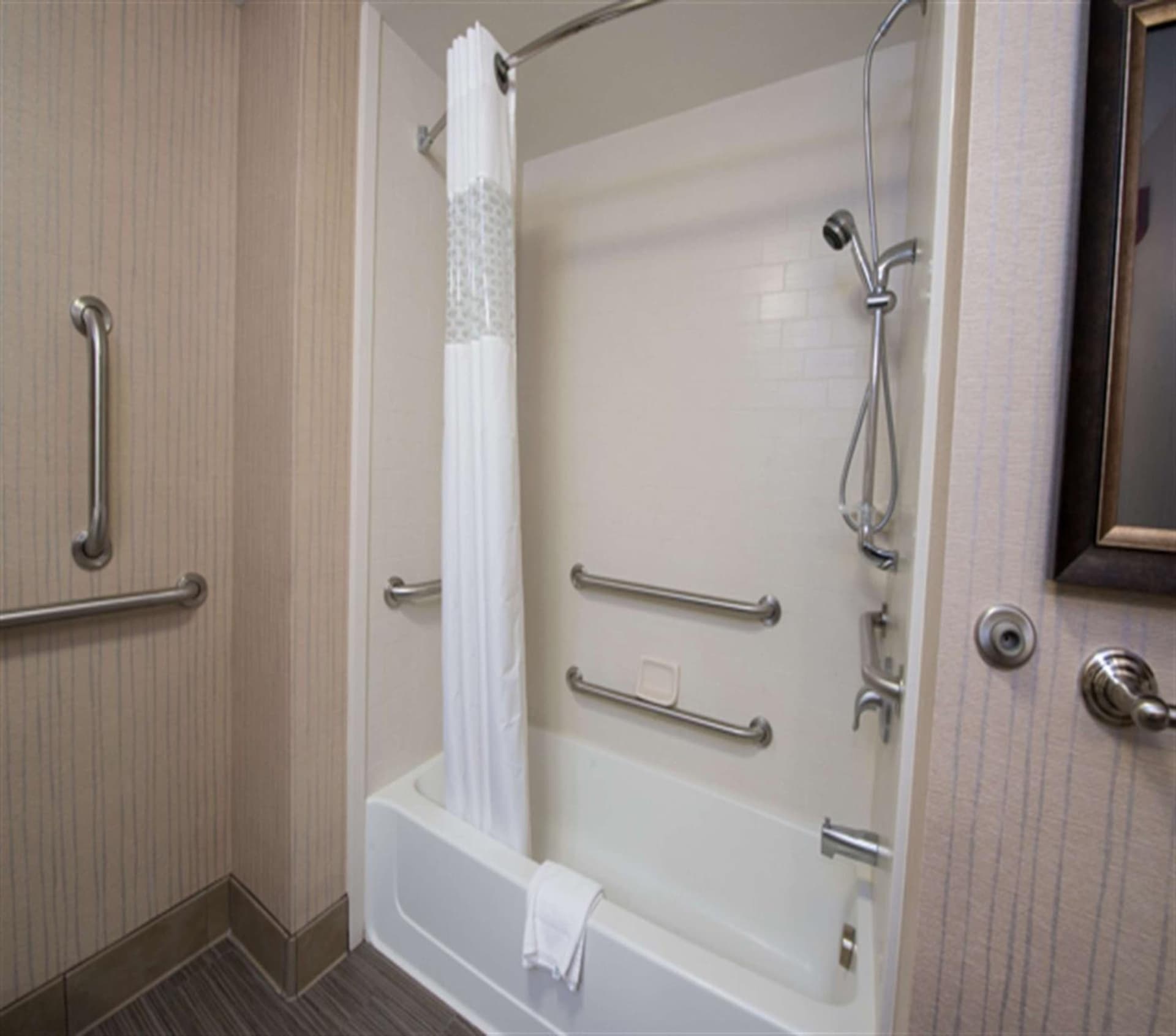 Hampton Inn & Suites Bismarck Northwest gallery photo in Bismarck, ND — image 8