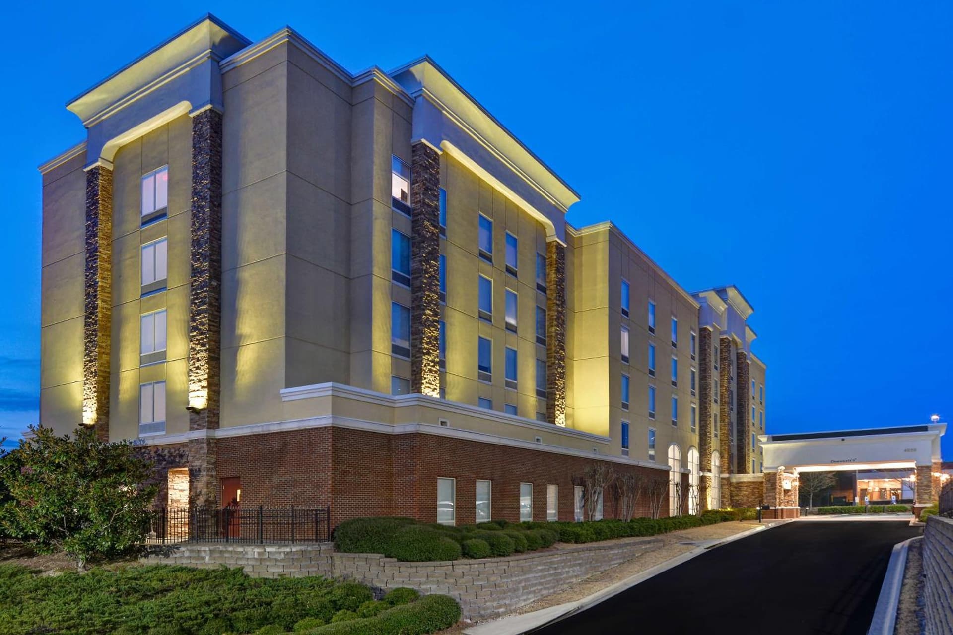 Hampton Inn & Suites Birmingham-Hoover-Galleria property views in Hoover, AL — gallery photo 3