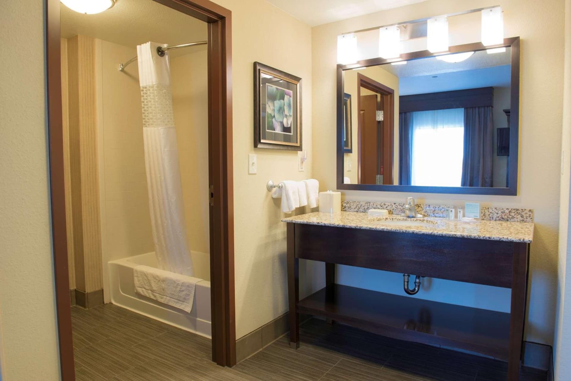 Hampton Inn & Suites Bismarck Northwest gallery photo in Bismarck, ND — image 4