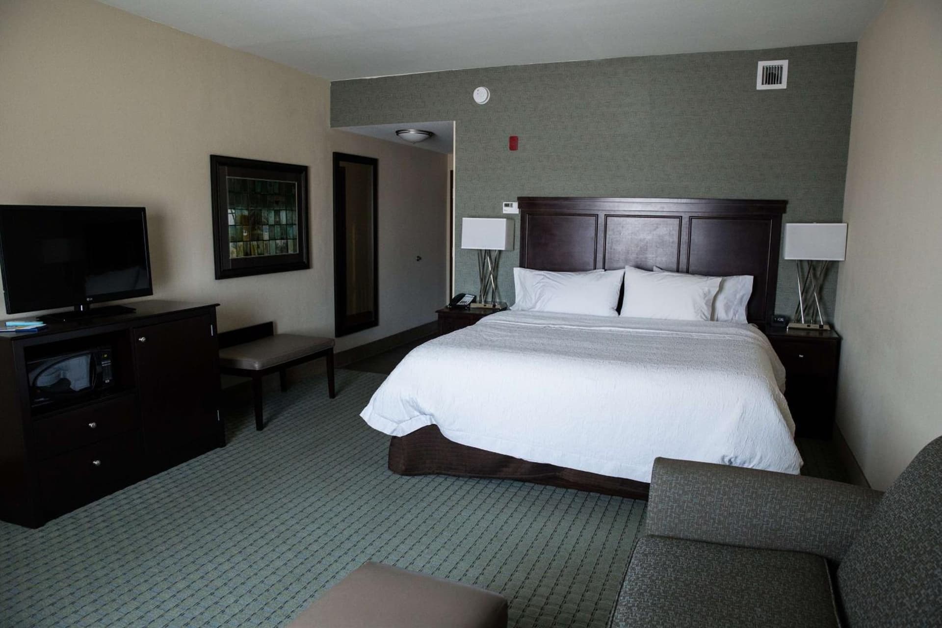 Hampton Inn & Suites Bismarck Northwest interior in Bismarck, ND — gallery photo 2