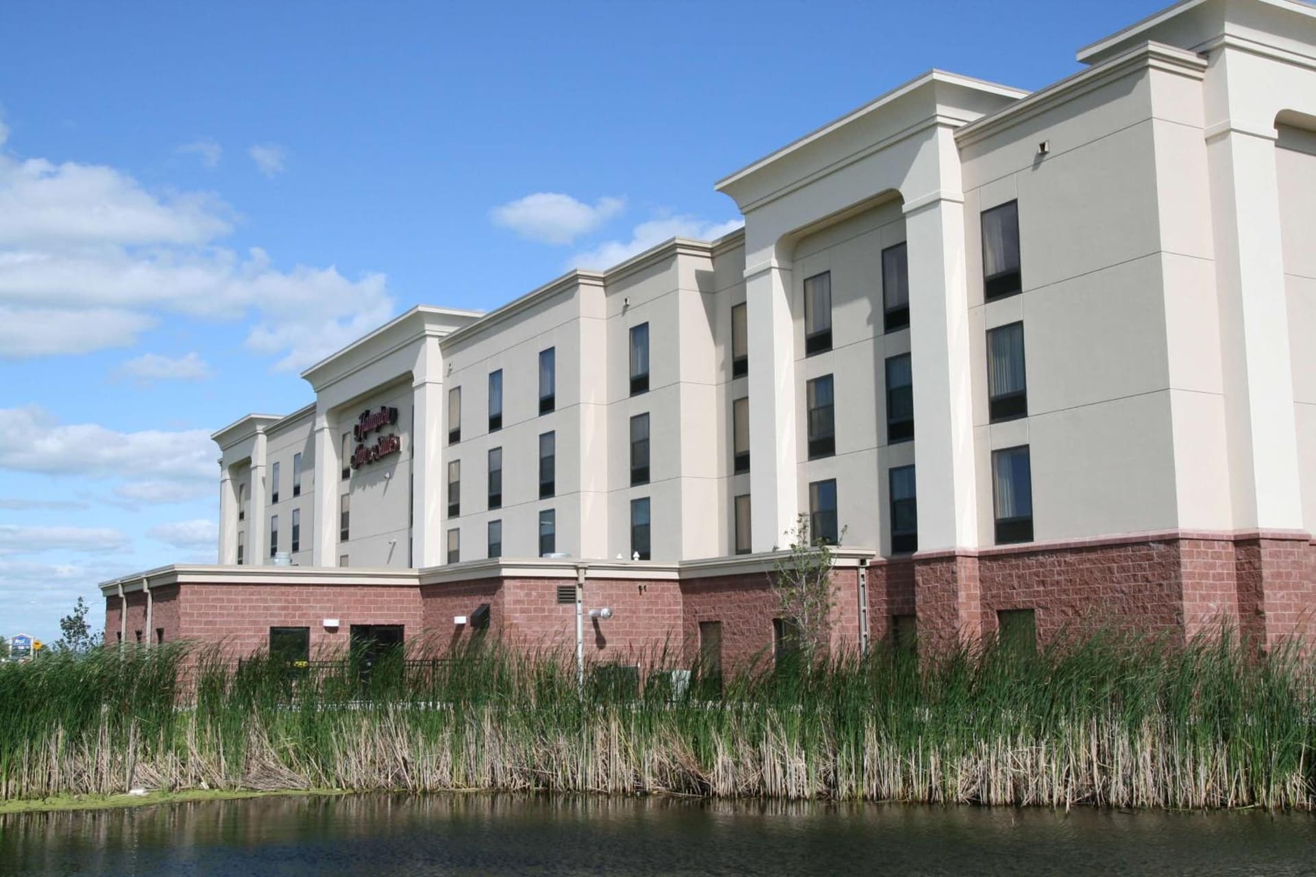 Hampton Inn & Suites Brookings interior in Brookings, SD — gallery photo 2