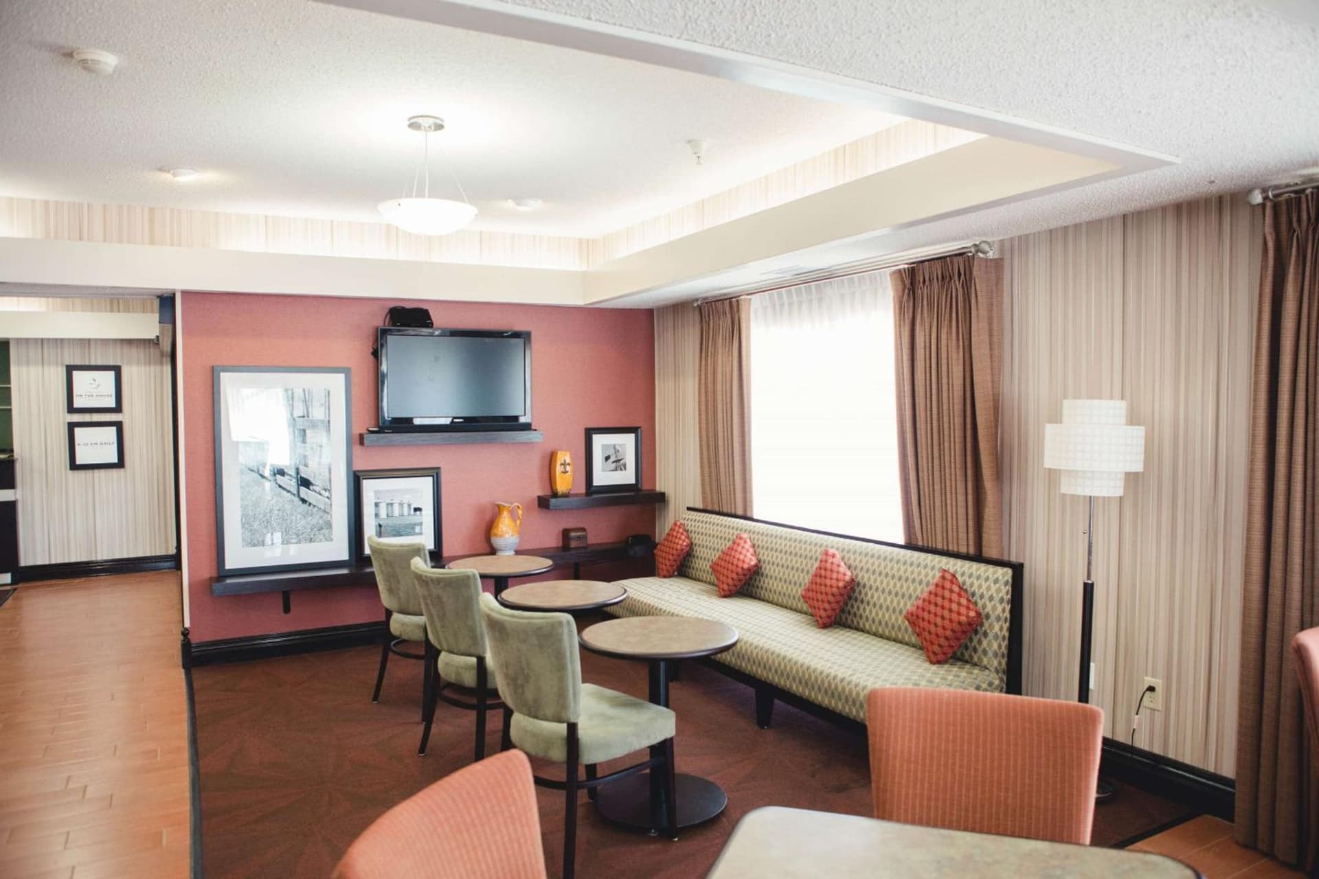 Hampton Inn Bloomington West gallery photo in Bloomington, IL — image 23