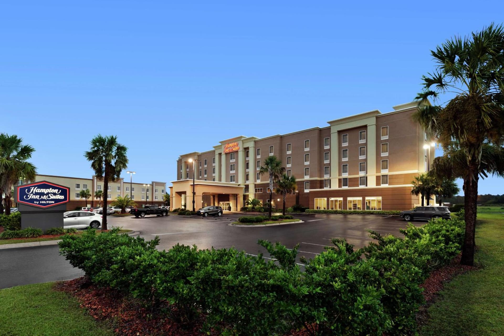 Hampton Inn & Suites Brunswick interior in Brunswick, GA — gallery photo 2