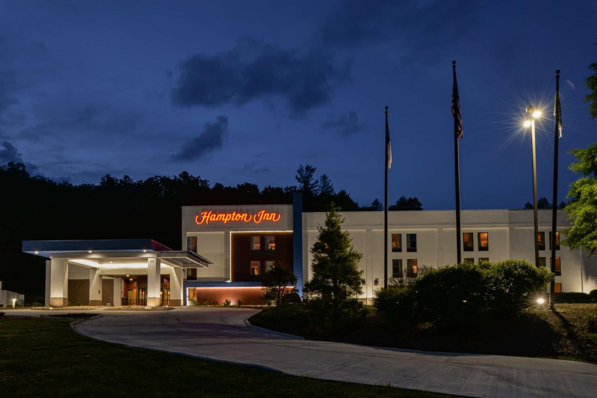 Hampton Inn Brevard interior in Pisgah Forest — gallery photo 2