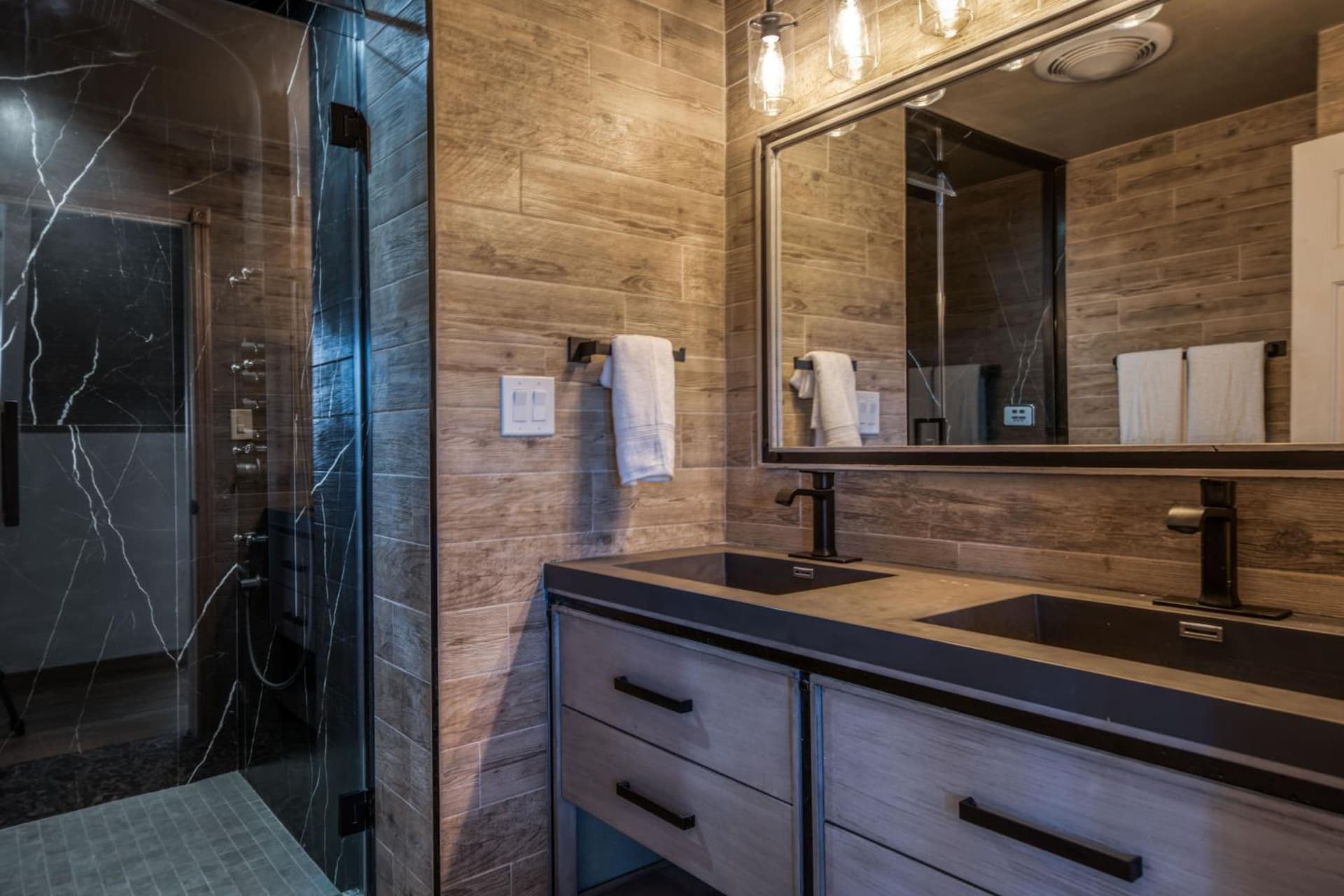 The Haüs Windham - Spacious Suites, Hot Tub, Mountain Views! gallery photo in Windham — image 22