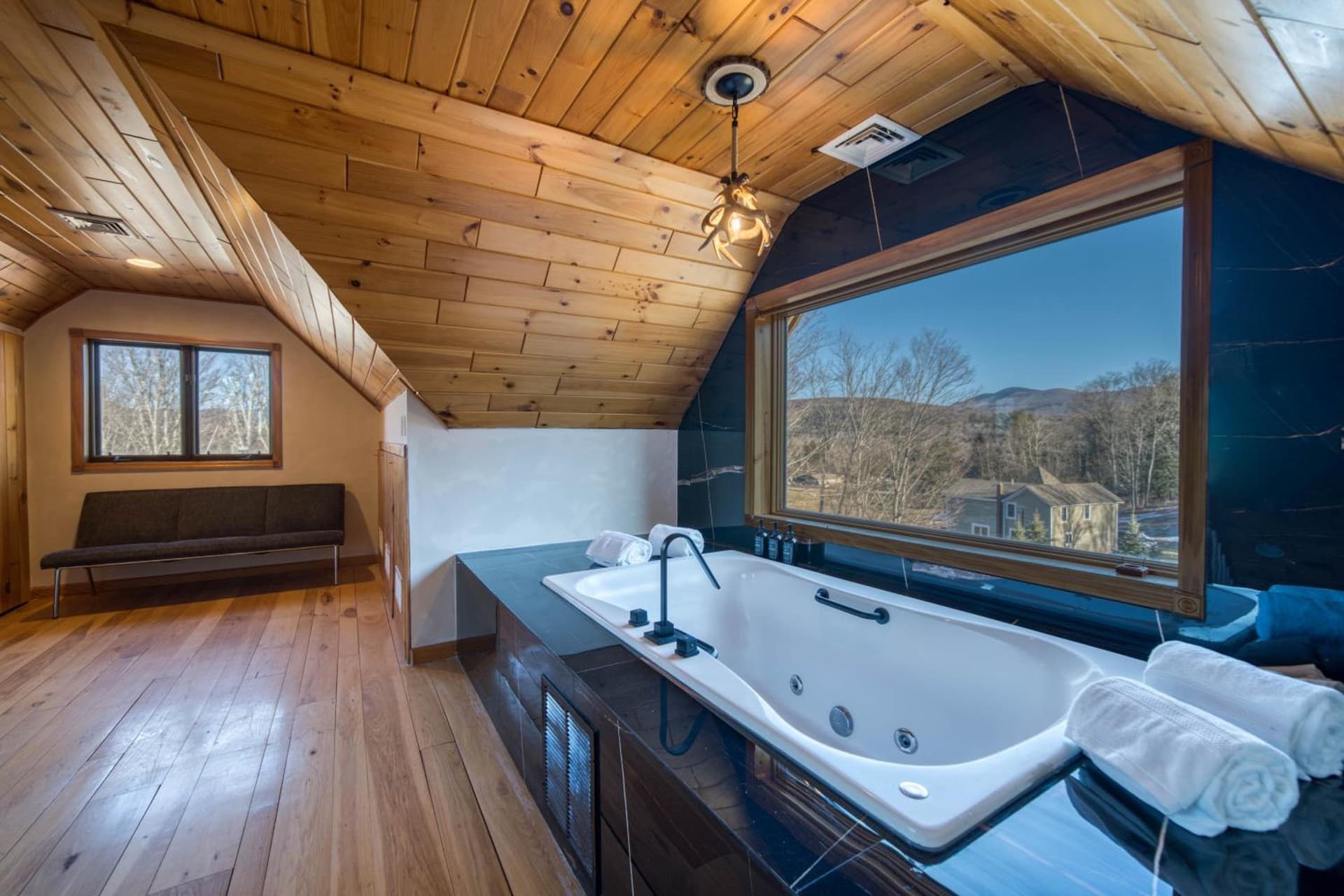 The Haüs Windham - Spacious Suites, Hot Tub, Mountain Views! gallery photo in Windham — image 77