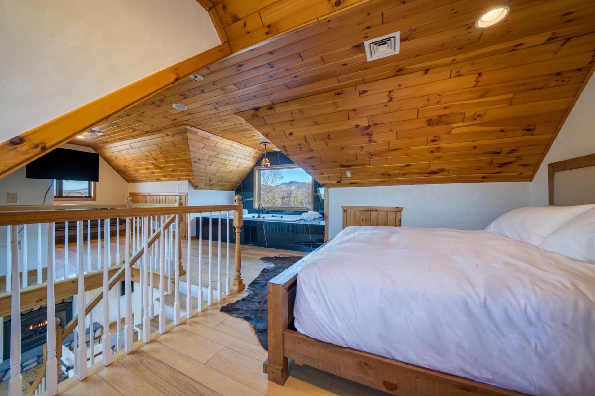 The Haüs Windham - Spacious Suites, Hot Tub, Mountain Views! gallery photo in Windham — image 61