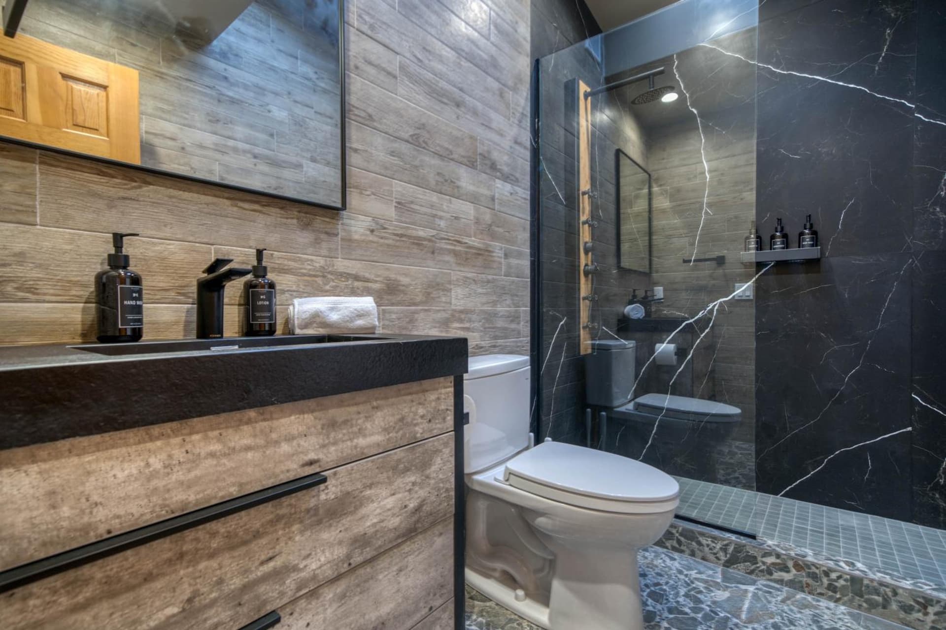 The Haüs Windham - Spacious Suites, Hot Tub, Mountain Views! gallery photo in Windham — image 20