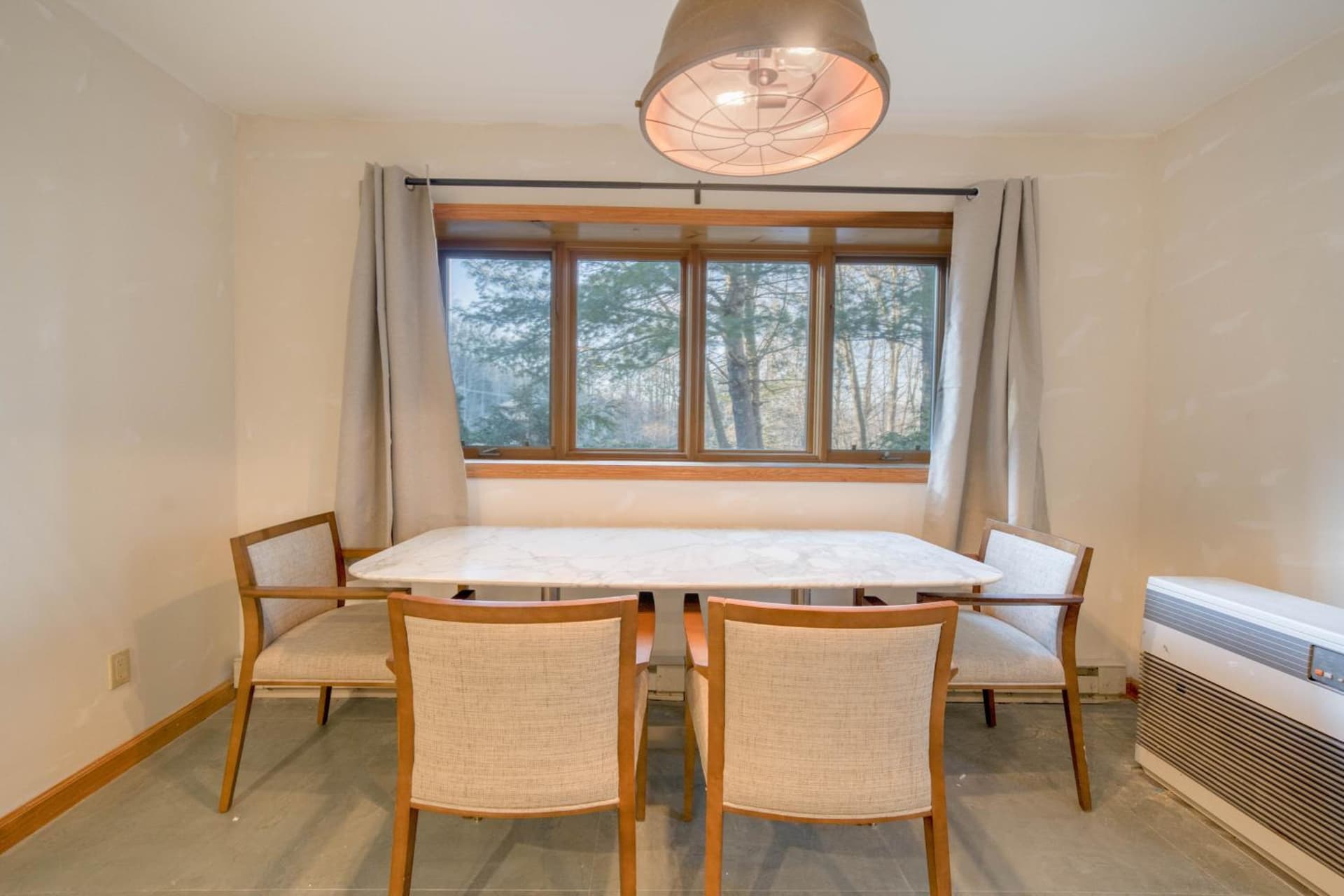 The Haüs Windham - Spacious Suites, Hot Tub, Mountain Views! gallery photo in Windham — image 15