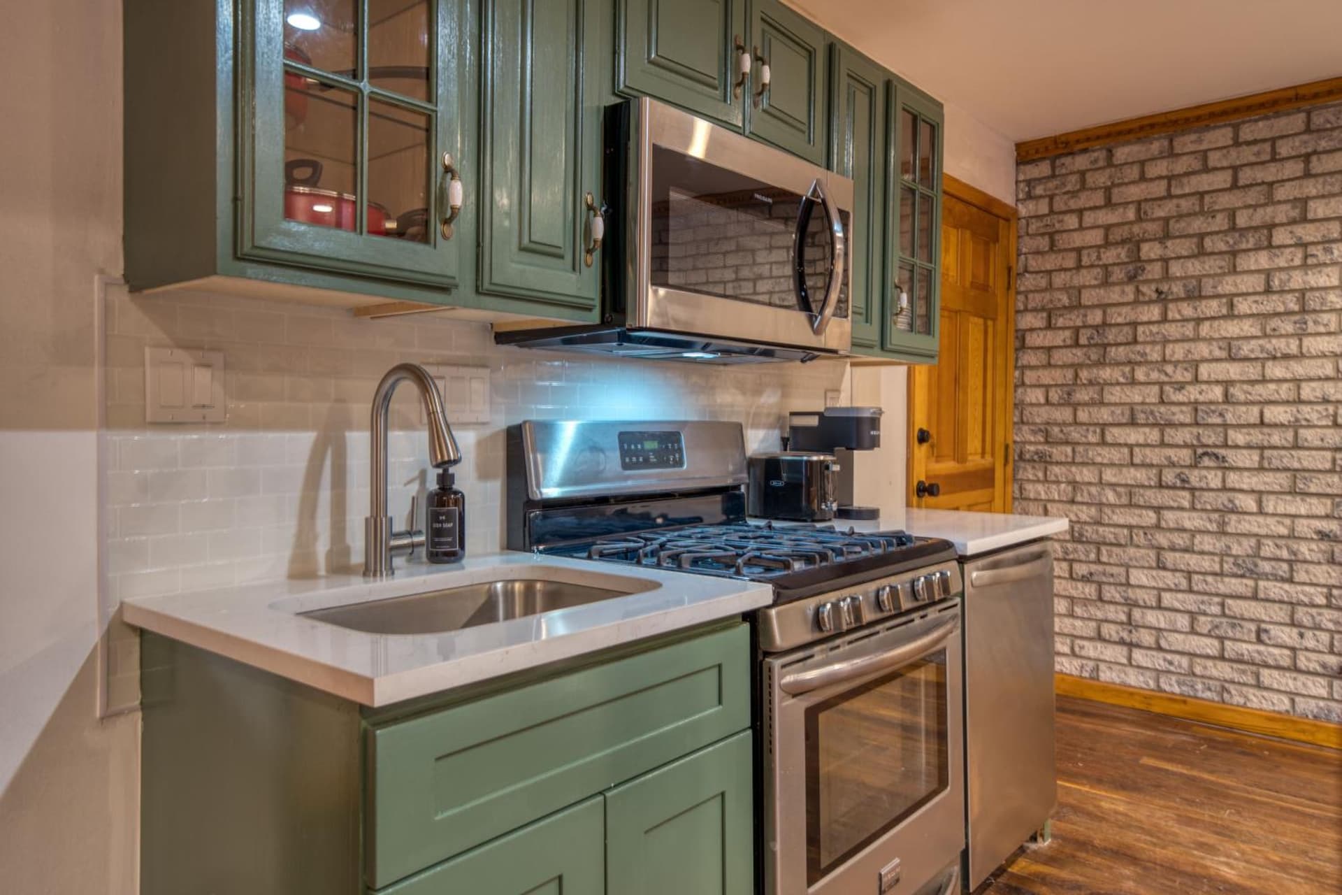 The Haüs Windham - Spacious Suites, Hot Tub, Mountain Views! gallery photo in Windham — image 25