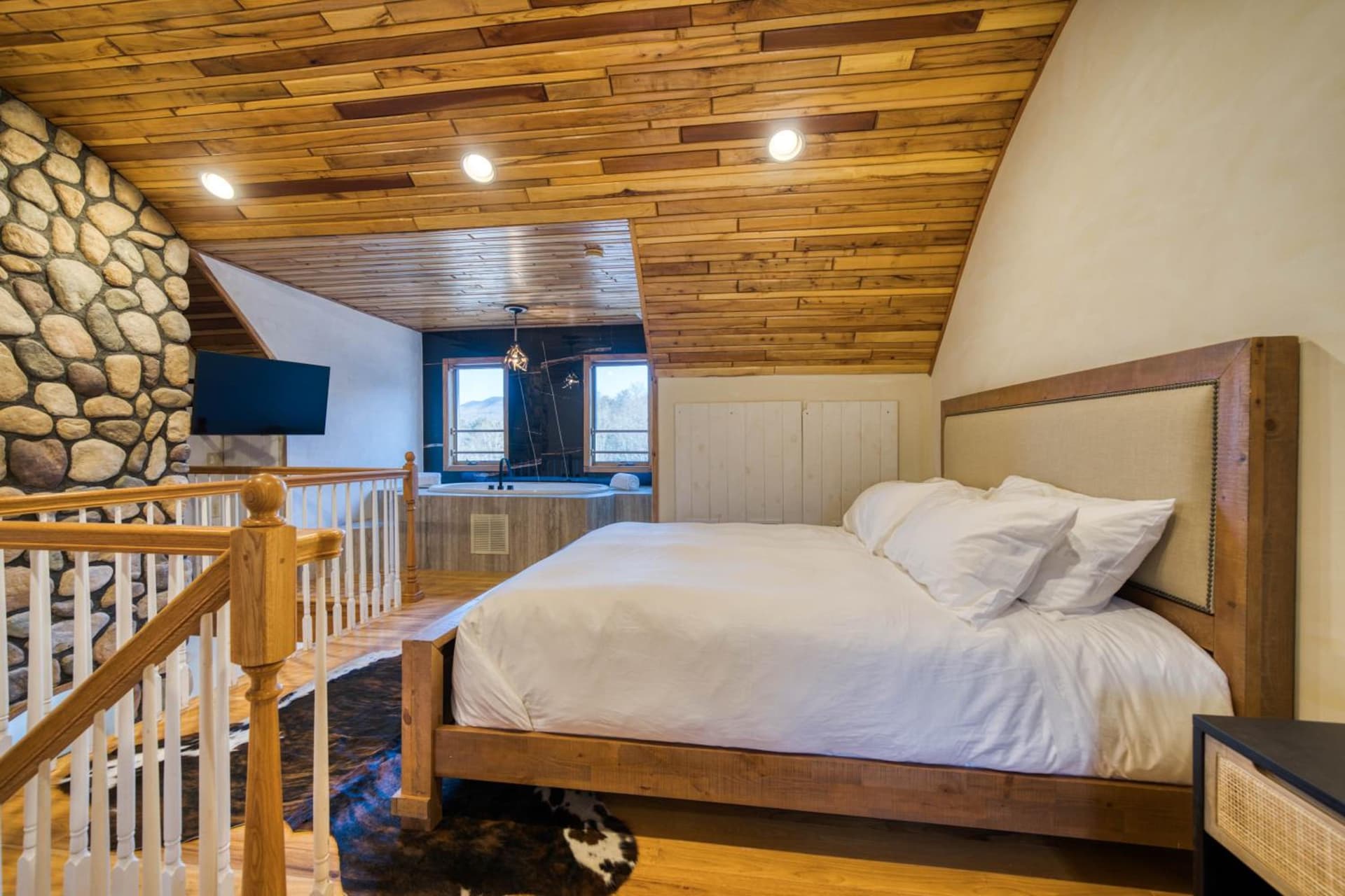 The Haüs Windham - Spacious Suites, Hot Tub, Mountain Views! gallery photo in Windham — image 67