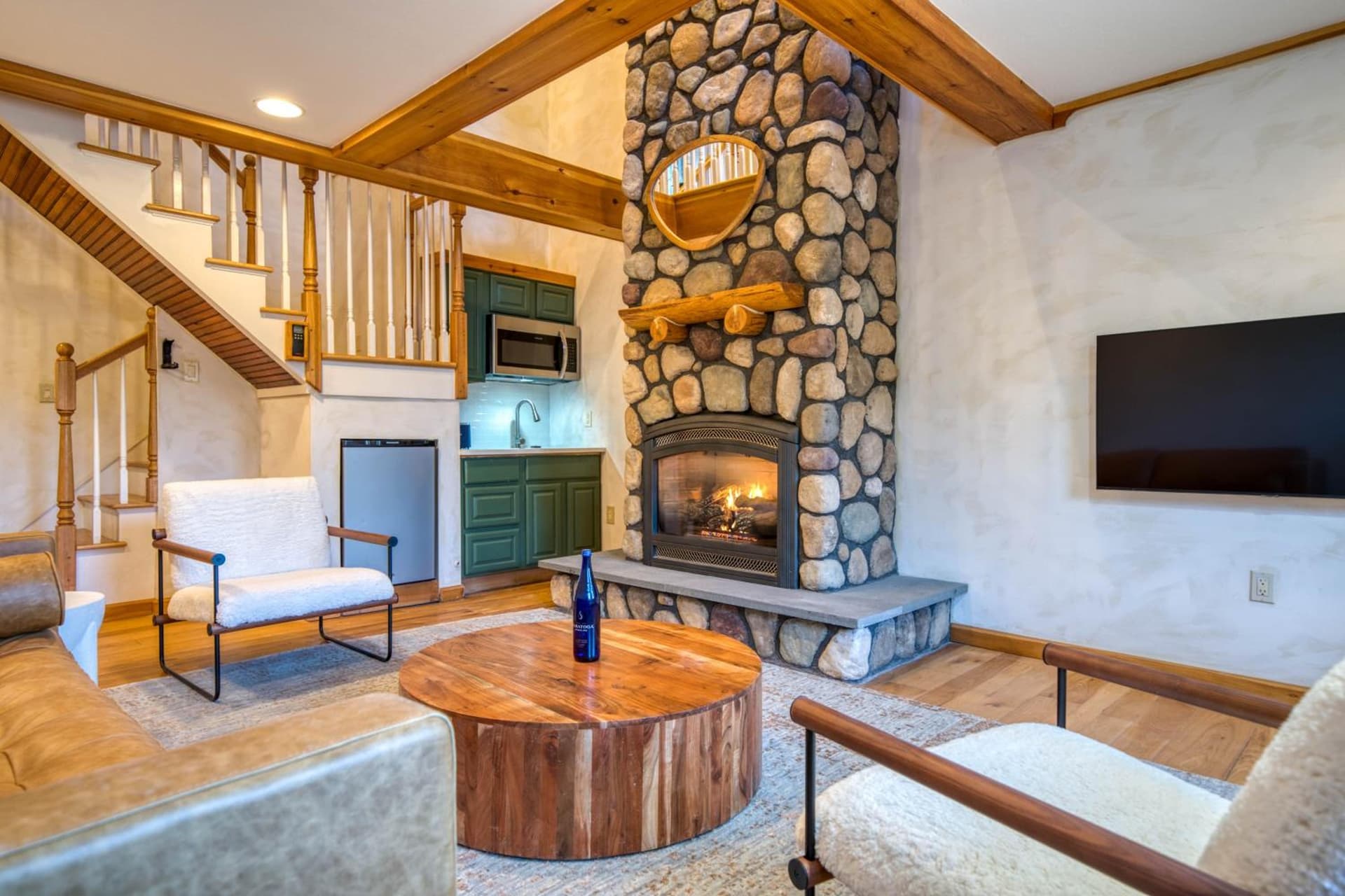 The Haüs Windham - Spacious Suites, Hot Tub, Mountain Views! gallery photo in Windham — image 79
