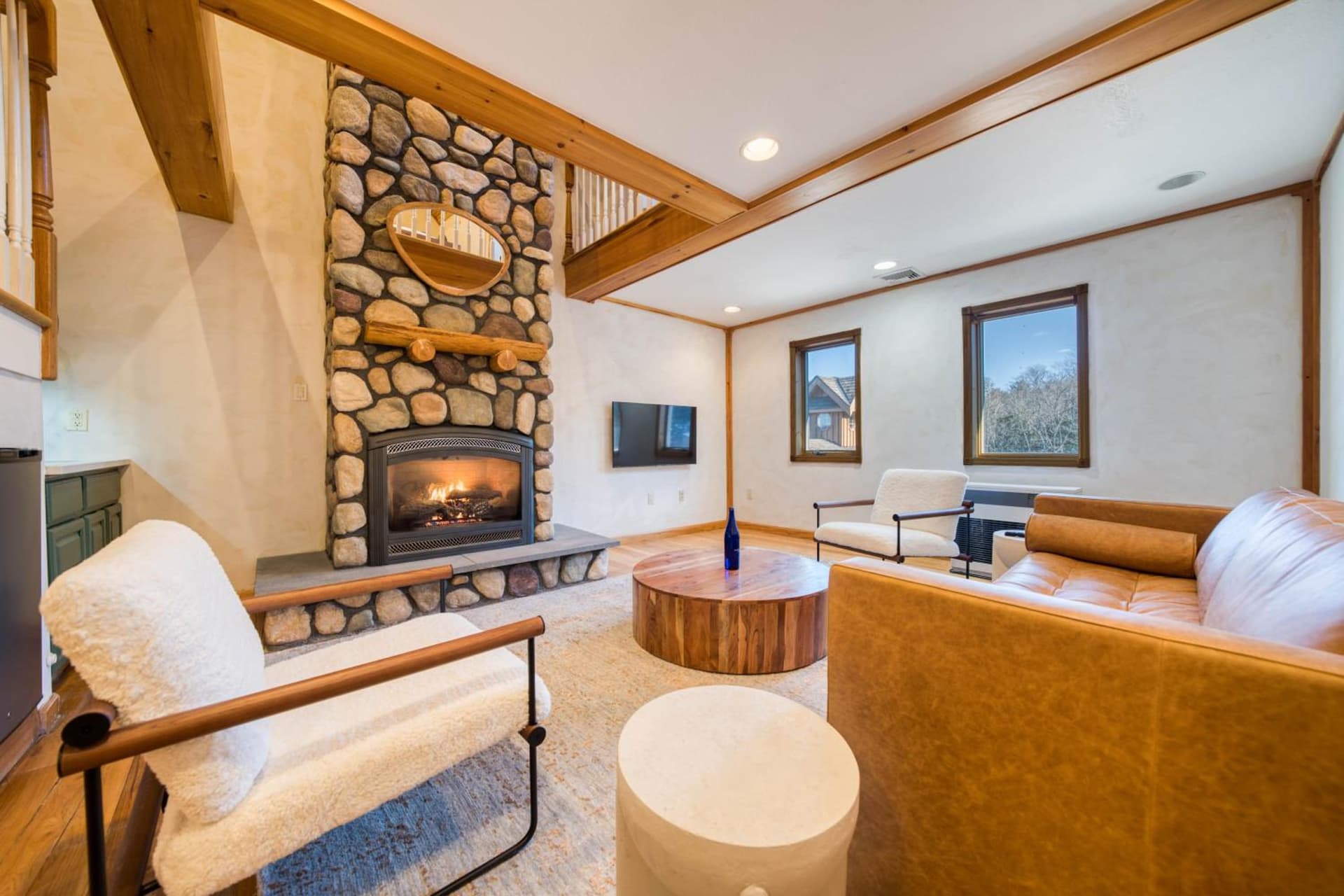 The Haüs Windham - Spacious Suites, Hot Tub, Mountain Views! gallery photo in Windham — image 6